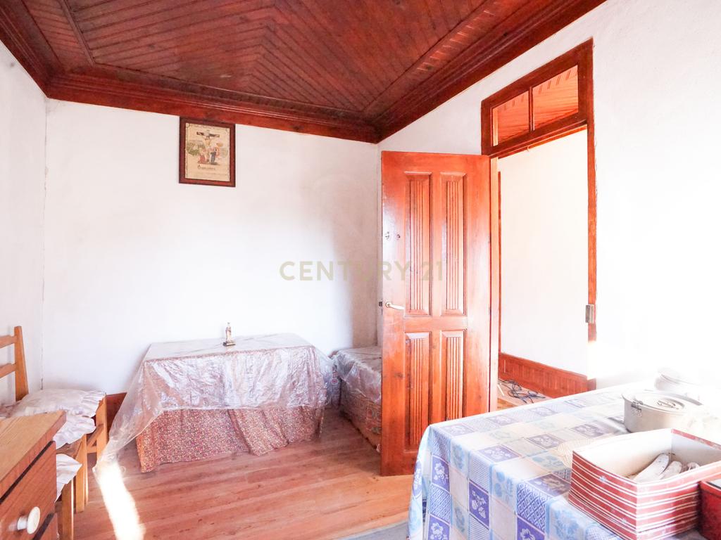 Moradia T3 com anexos e pátio com vistas deslumbrantes e possibilidade de terreno - Image 13