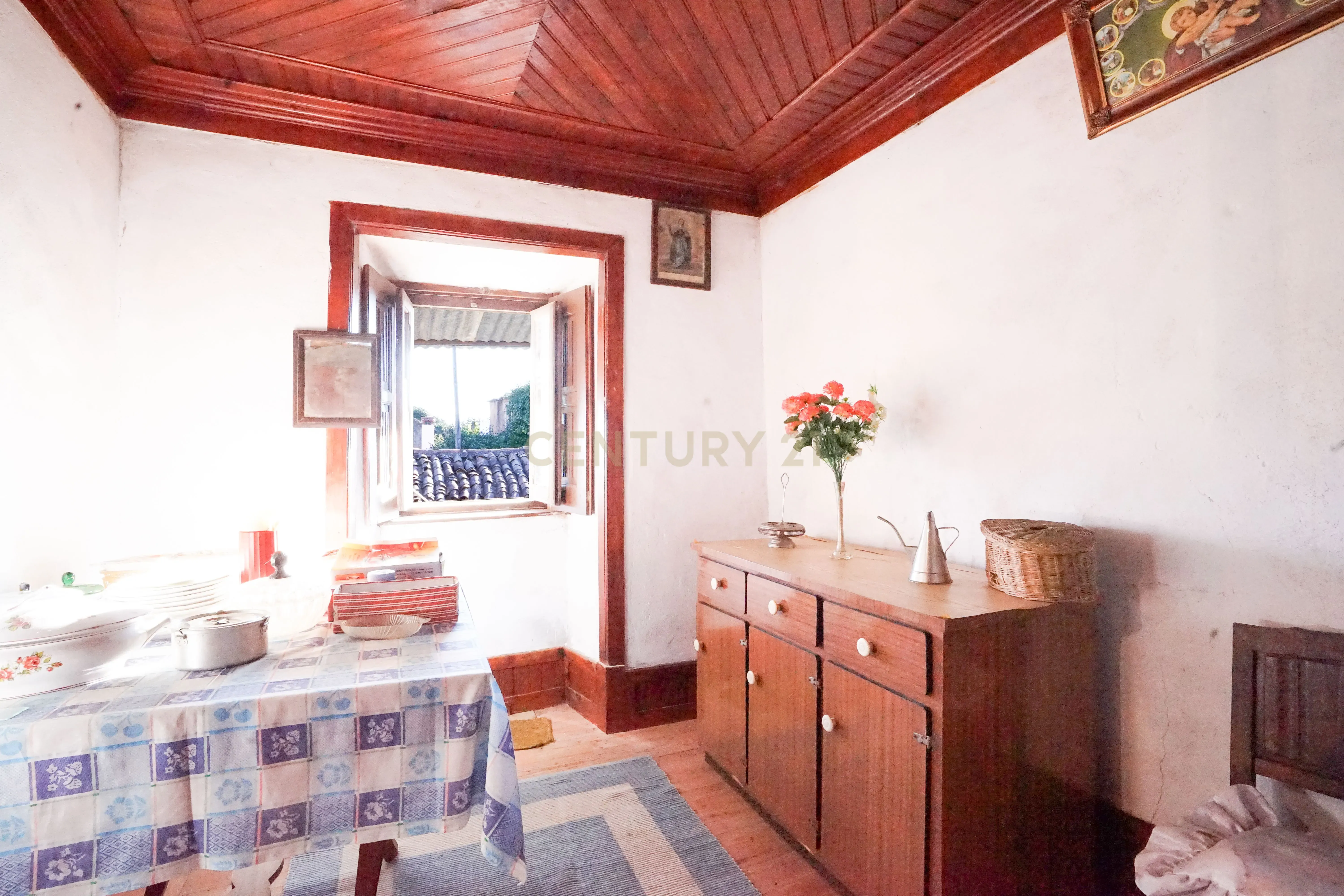 Moradia T3 com anexos e pátio com vistas deslumbrantes e possibilidade de terreno - Image 2