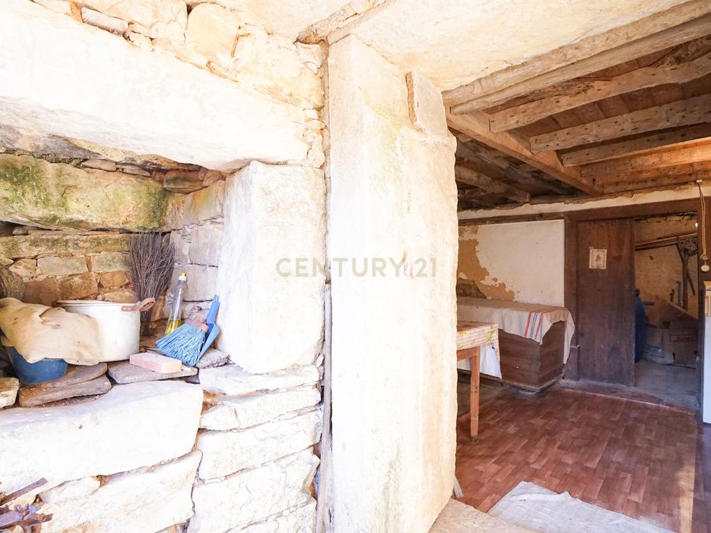 Moradia T3 com anexos e pátio com vistas deslumbrantes e possibilidade de terreno - Image 14