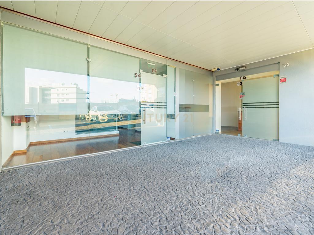 Escritório / Espaço Comercial para Arrendamento em São Martinho – Funchal - Image 4