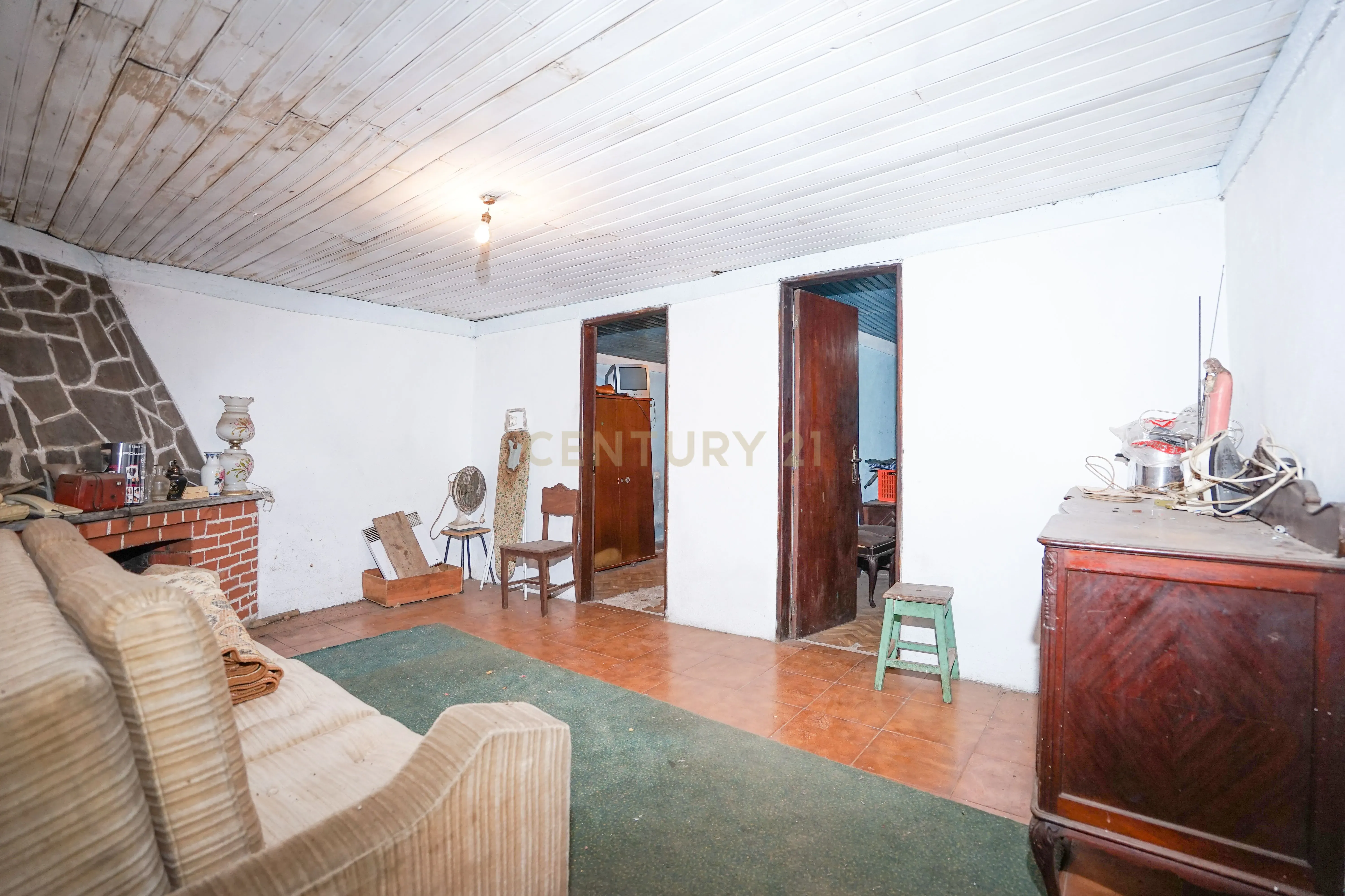 Casa de dois pisos, T4 com terreno a poucos minutos da Praia Fluvial de Goís - Image 2