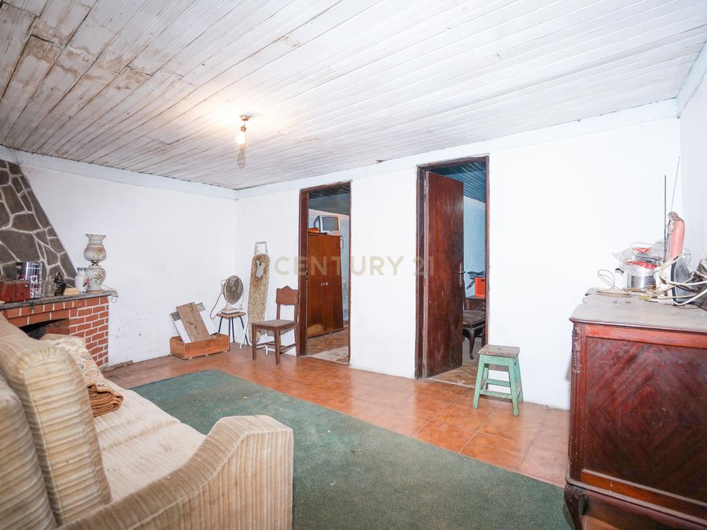 Casa de dois pisos, T4 com terreno a poucos minutos da Praia Fluvial de Goís - Image 2