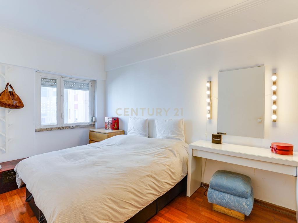 Apartamento T2 em Campolide - Image 7