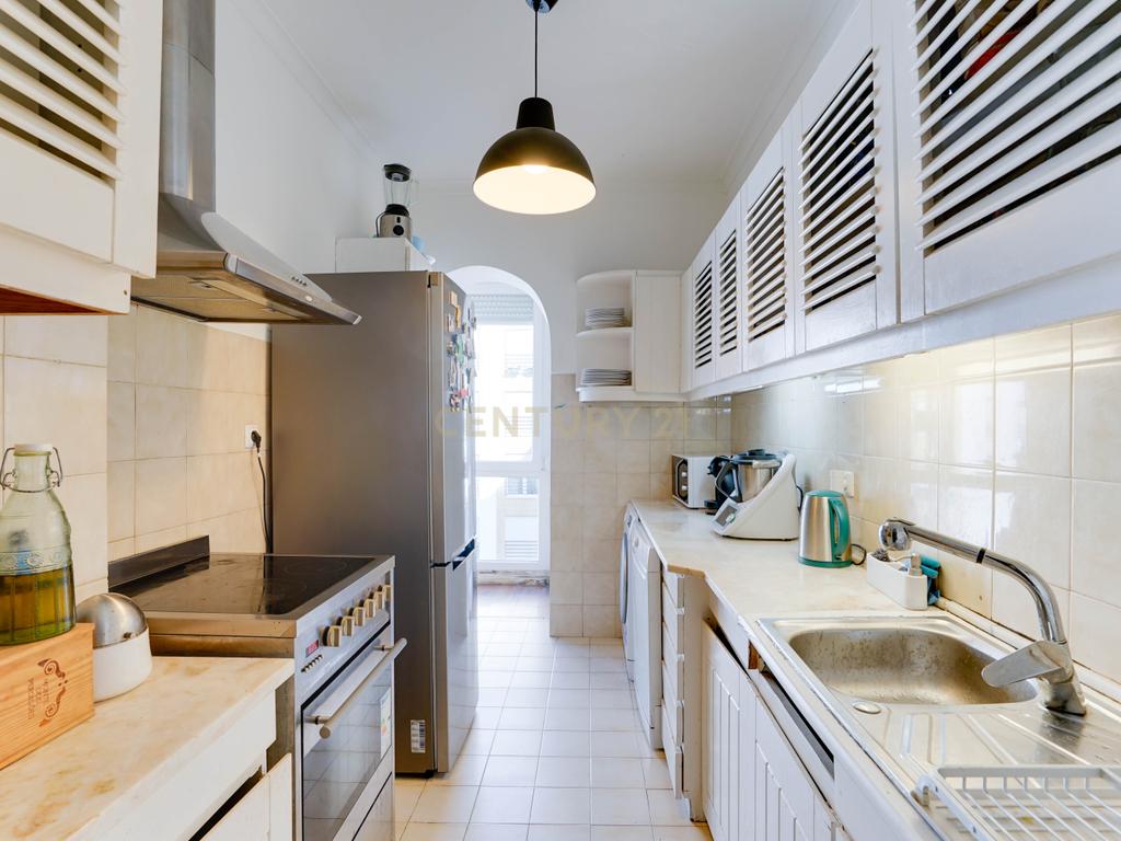 Apartamento T2 em Campolide - Image 14