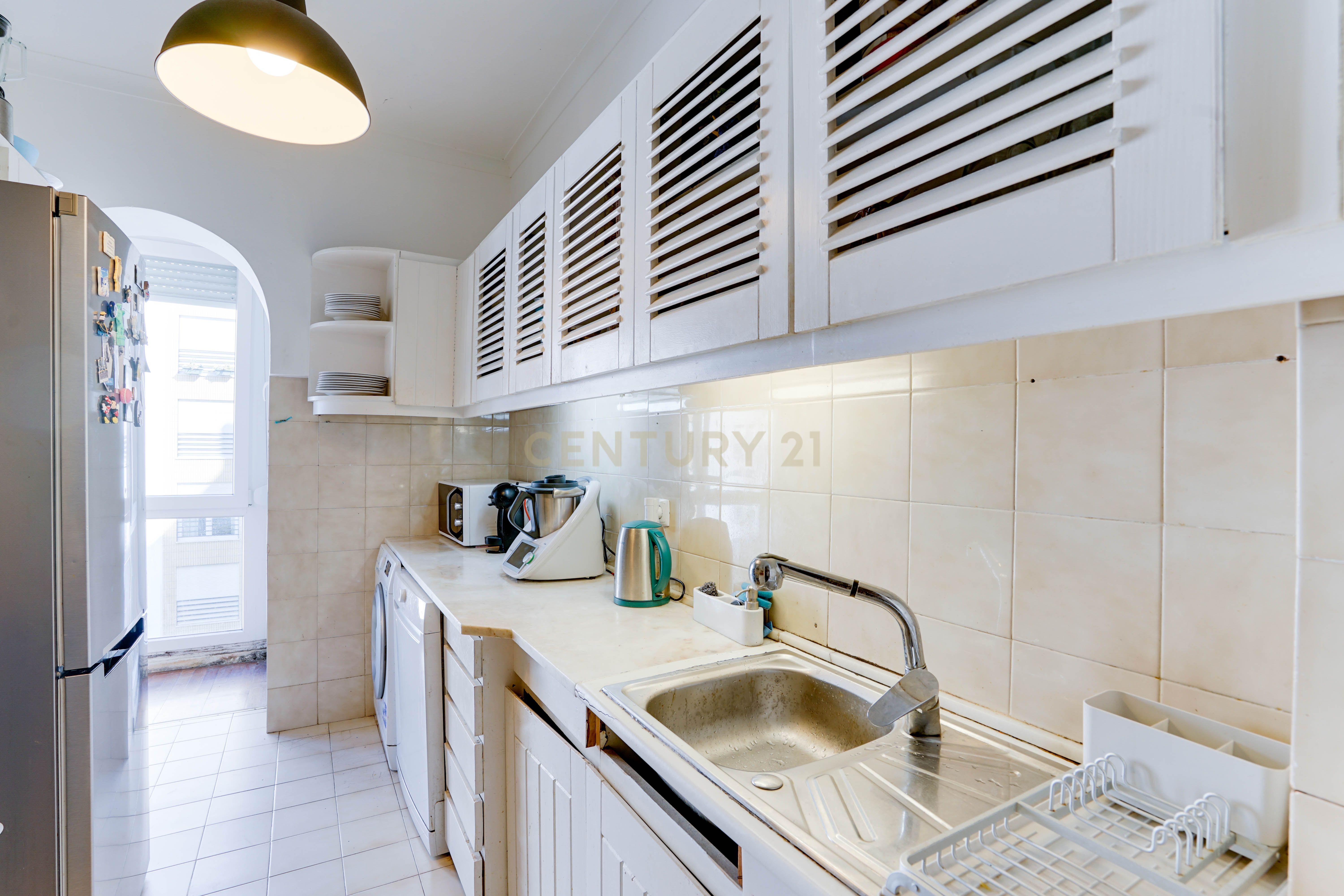 Apartamento T2 em Campolide - Image 13