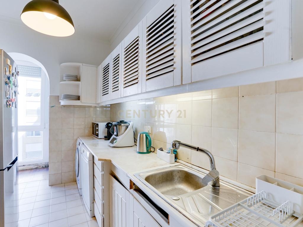 Apartamento T2 em Campolide - Image 13