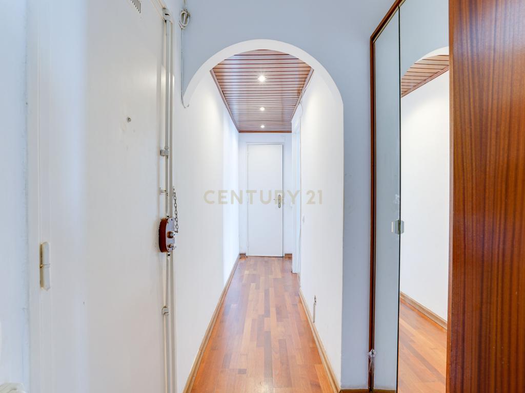 Apartamento T2 em Campolide - Image 12