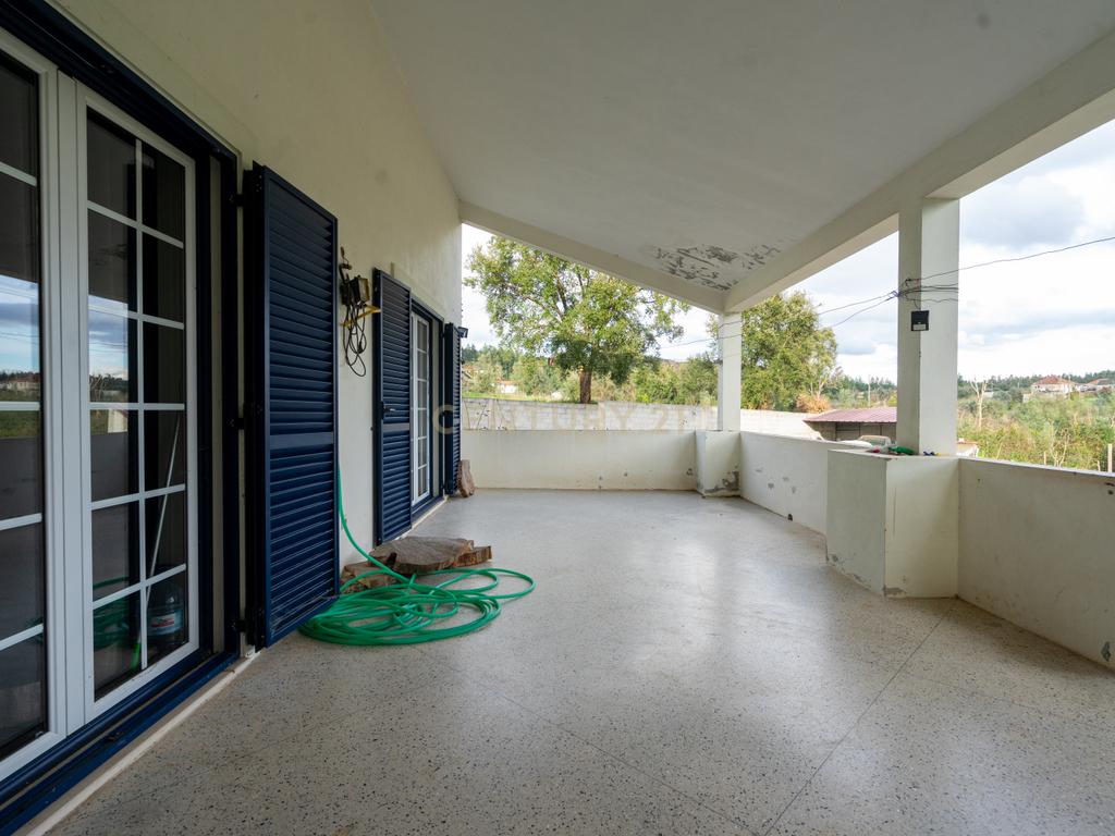 Moradia T3 com varandas cobertas, garagem, anexo, quintal e vistas panorâmicas  numa localização sossegada perto Lousã - Image 25
