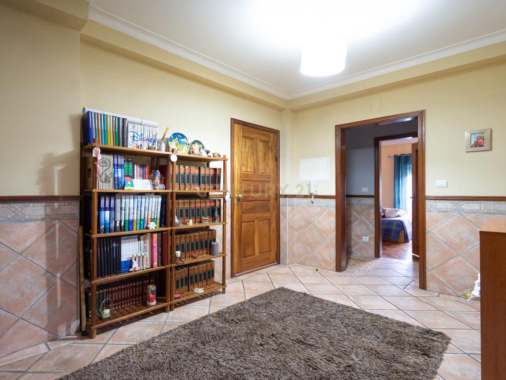 Apartamento T3 - C/ garagem - Image 6