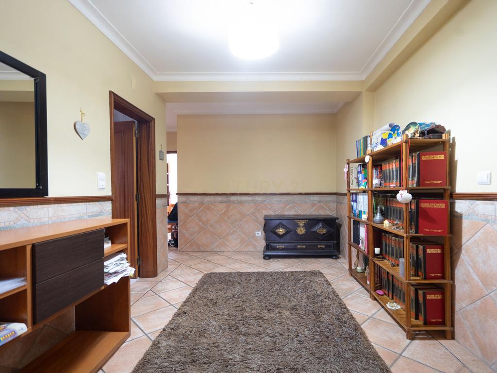 Apartamento T3 - C/ garagem - Image 8