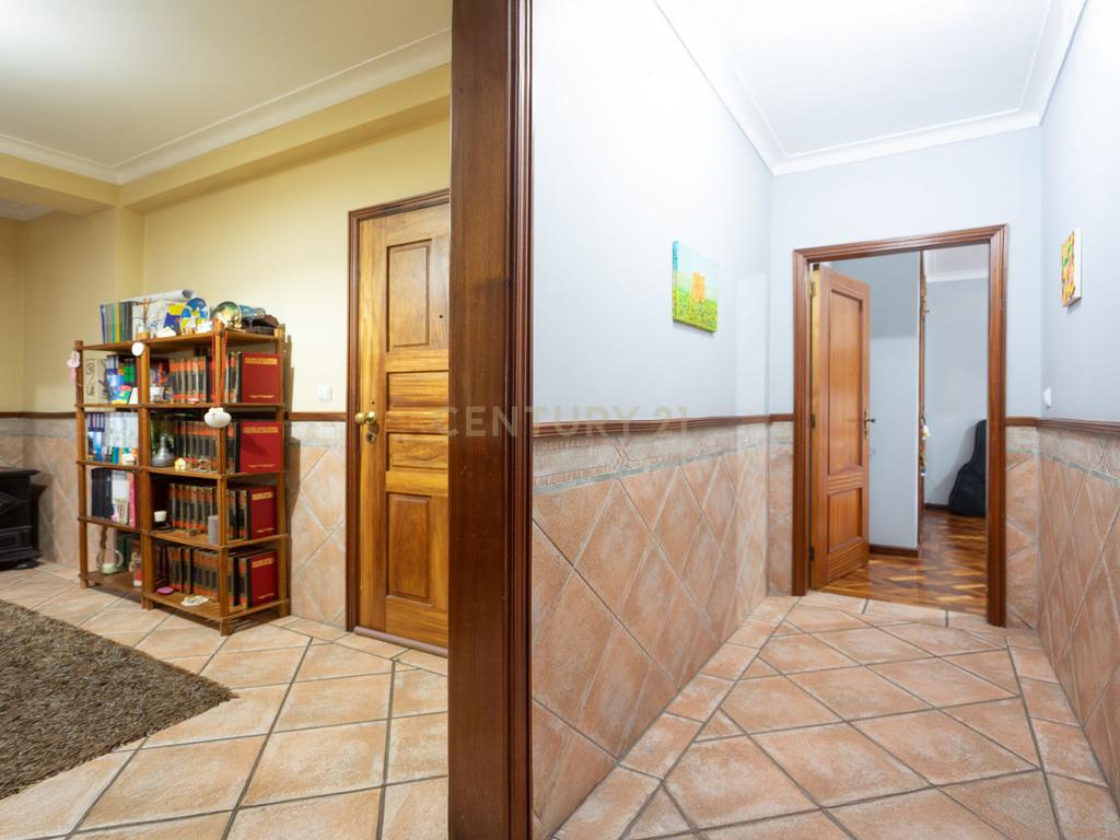 Apartamento T3 - C/ garagem - Image 13