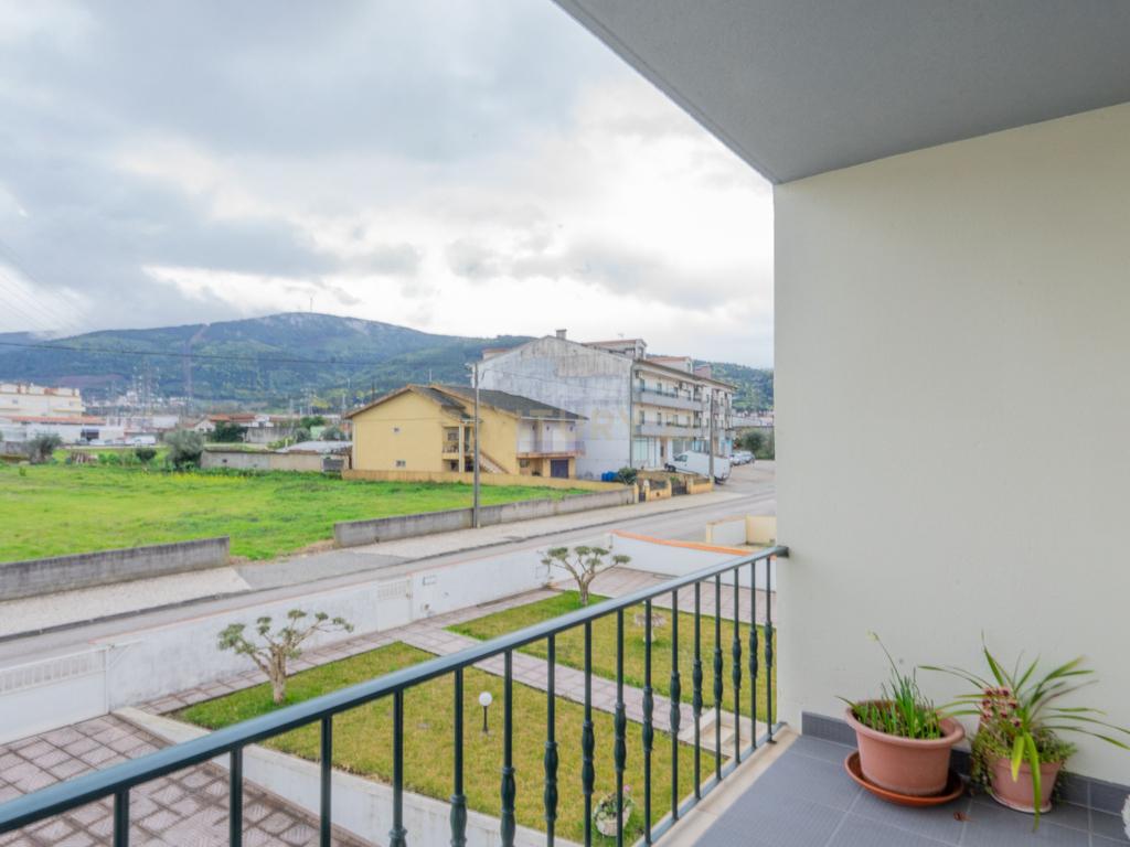 Apartamento T3 - C/ garagem - Image 2