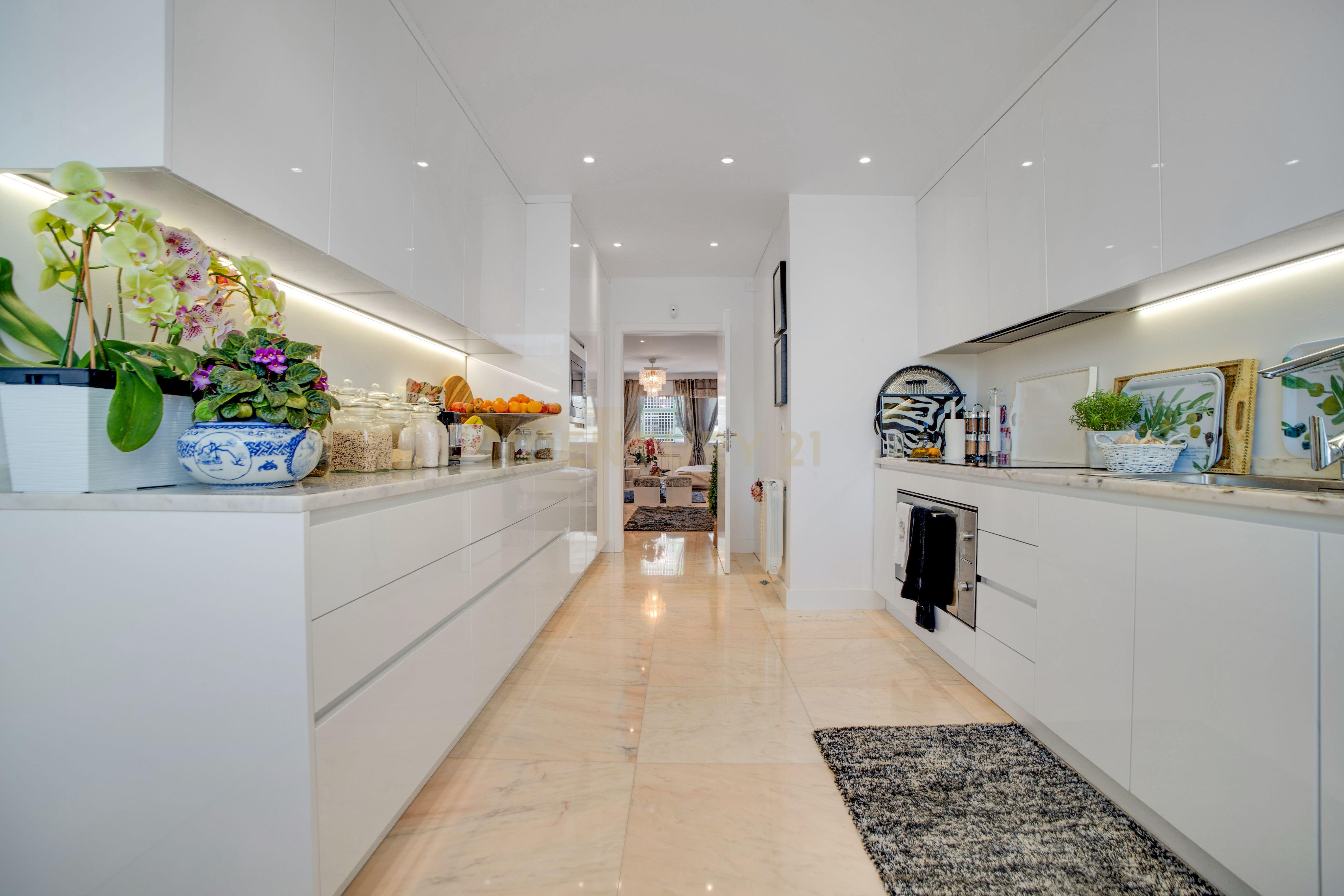 Apartamento T2 de Luxo - Avenida dos Estados Unidos da América - Image 13