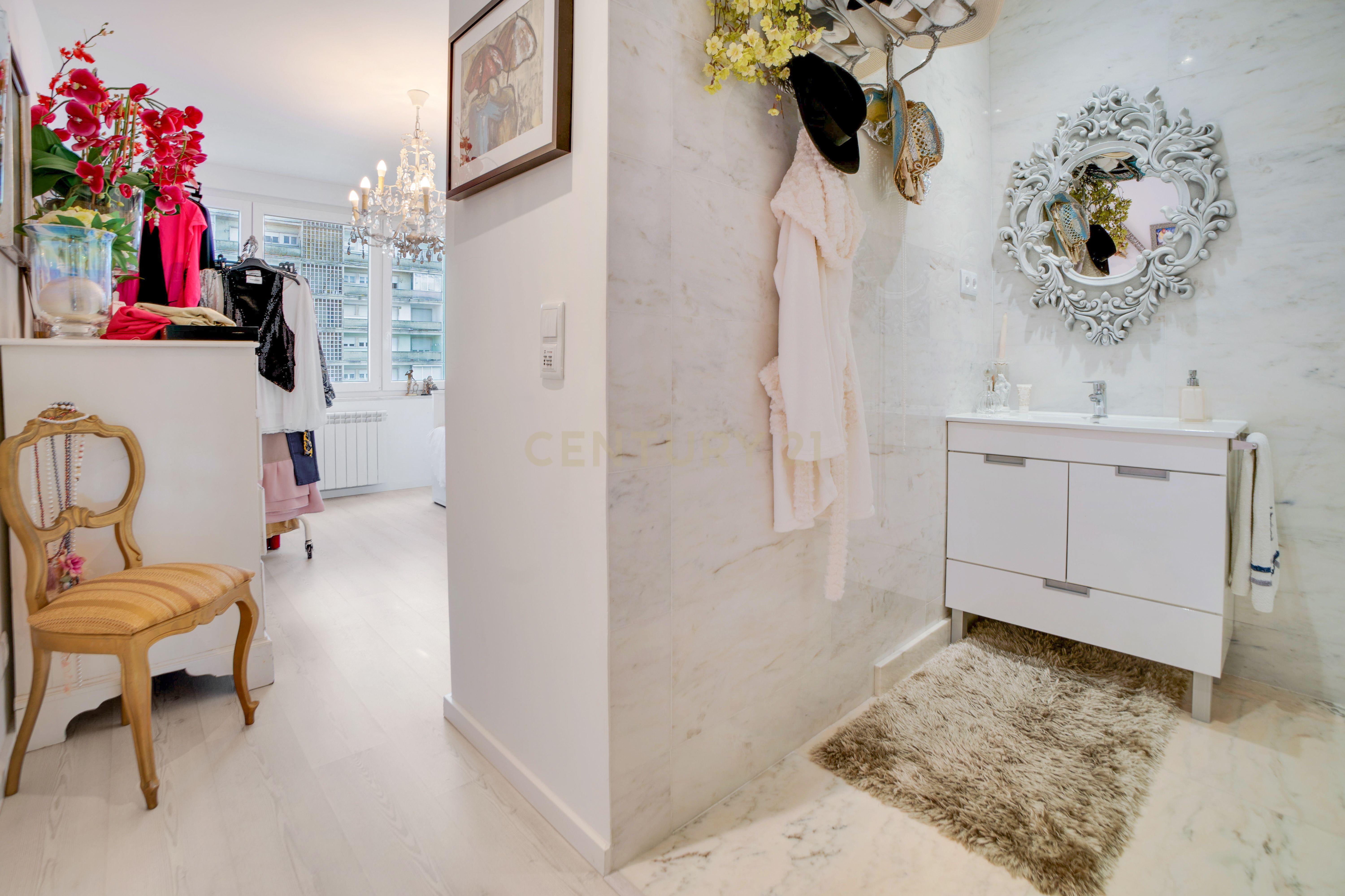 Apartamento T2 de Luxo - Avenida dos Estados Unidos da América - Image 17