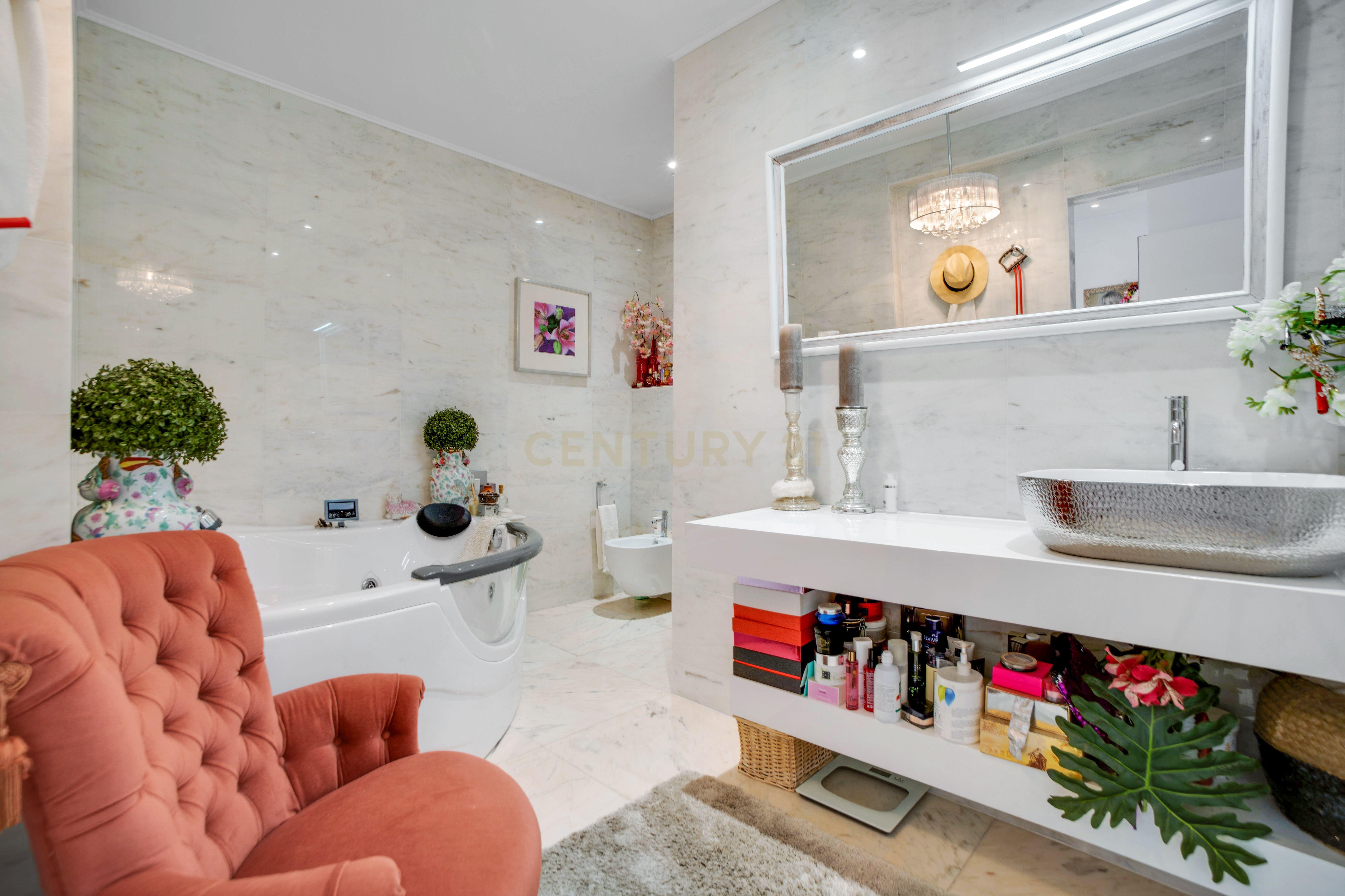 Apartamento T2 de Luxo - Avenida dos Estados Unidos da América - Image 23