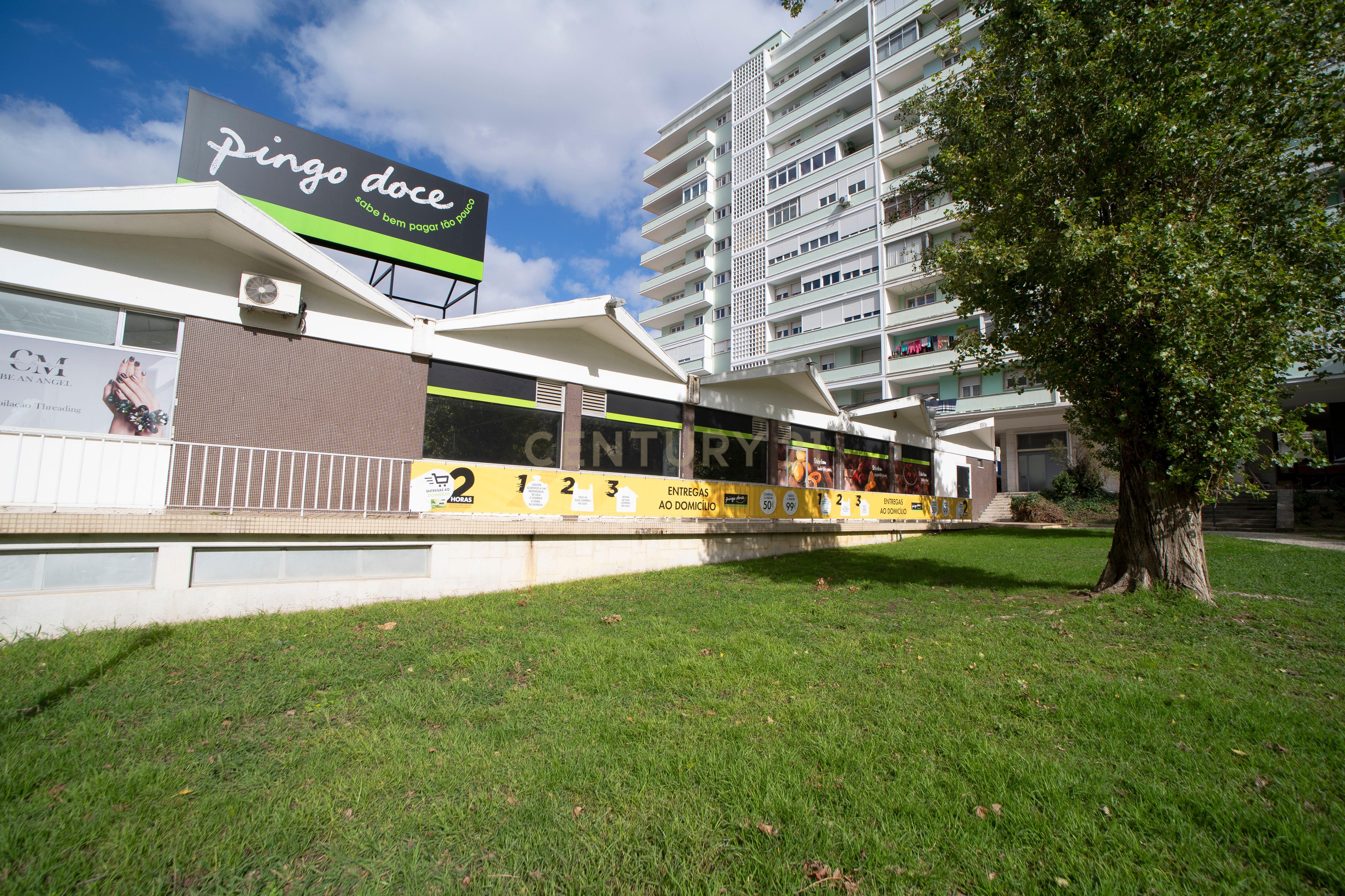 Apartamento T2 de Luxo - Avenida dos Estados Unidos da América - Image 31