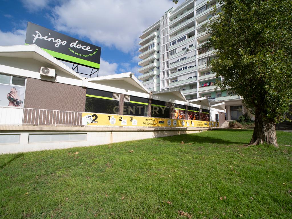 Apartamento T2 de Luxo - Avenida dos Estados Unidos da América - Image 31