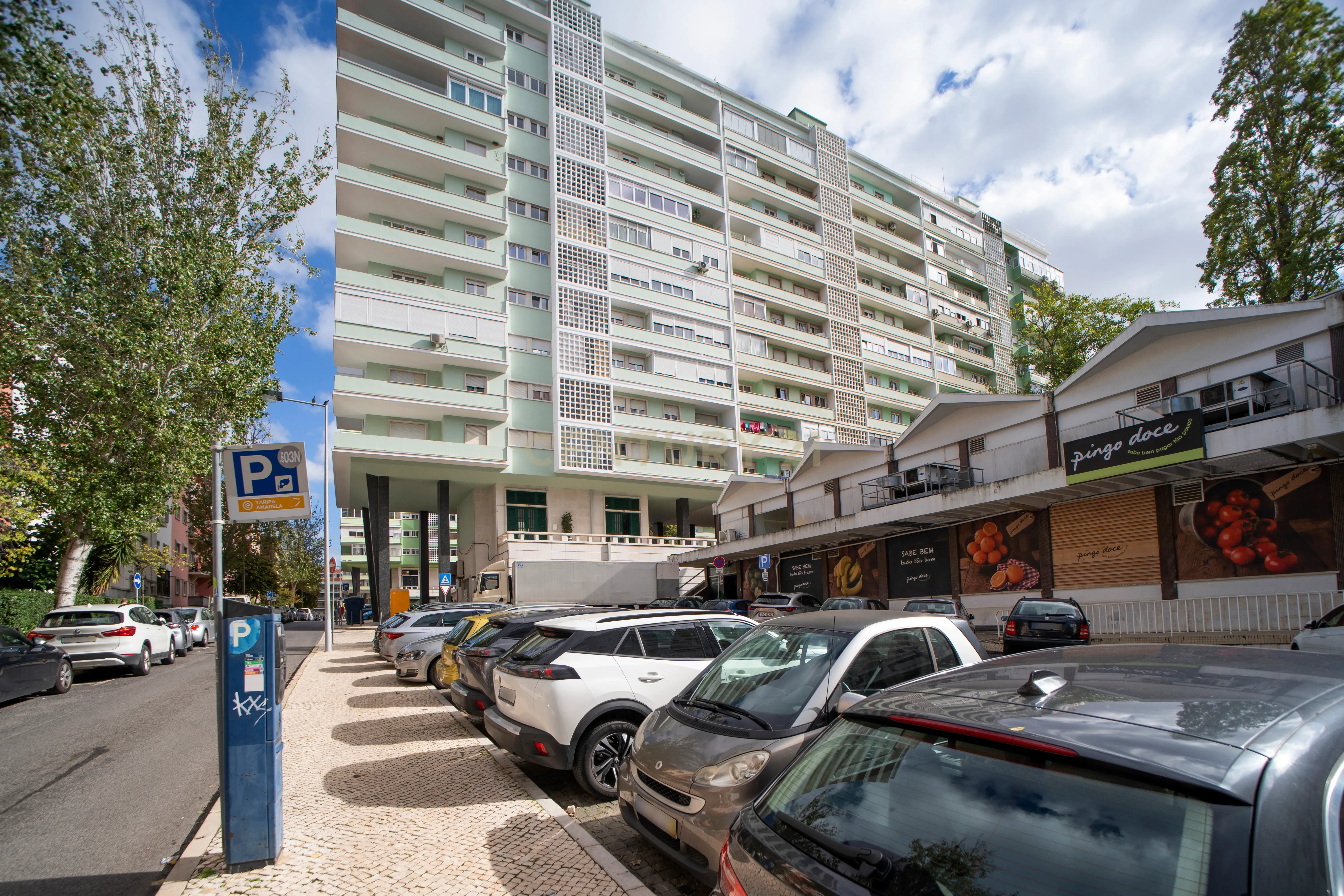 Apartamento T2 de Luxo - Avenida dos Estados Unidos da América - Image 32