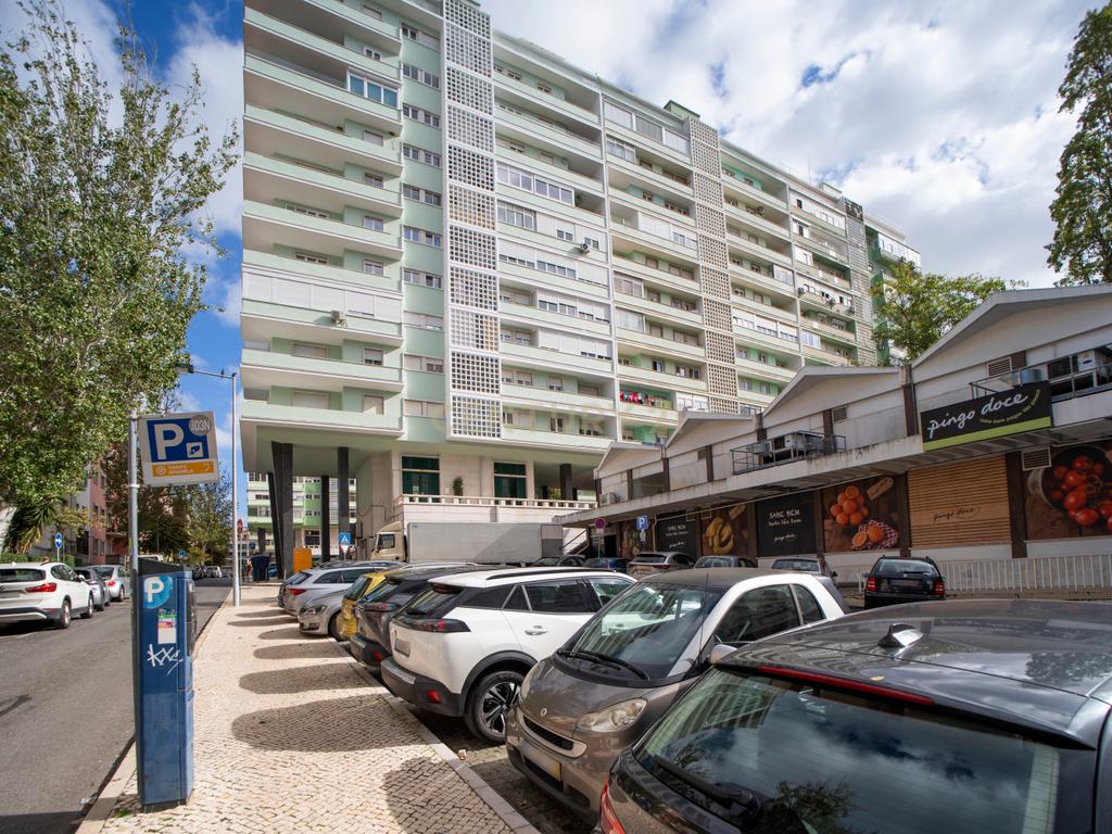 Apartamento T2 de Luxo - Avenida dos Estados Unidos da América - Image 32