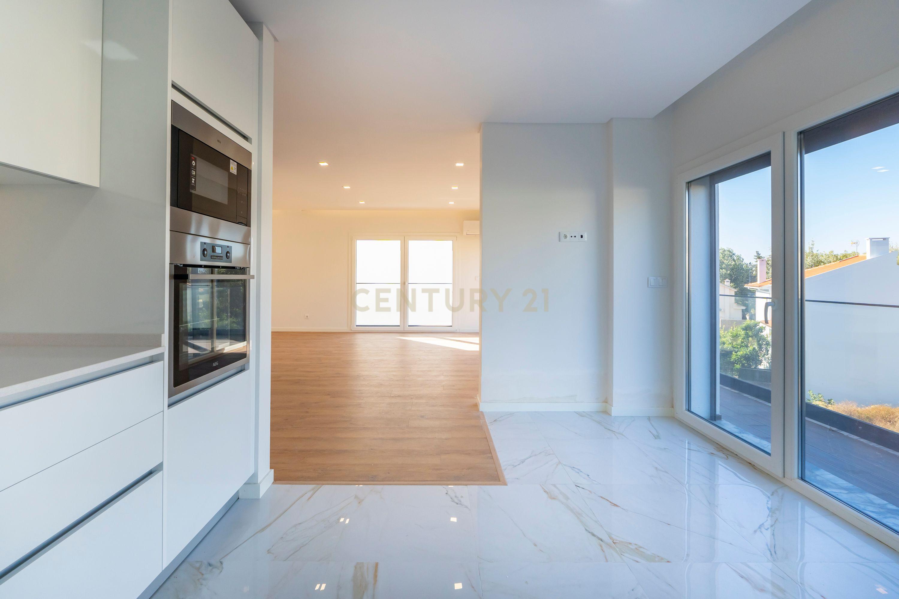Moradia Moderna T4 com Terraço e Vista Rio – Santa Iria da Azóia - Image 4