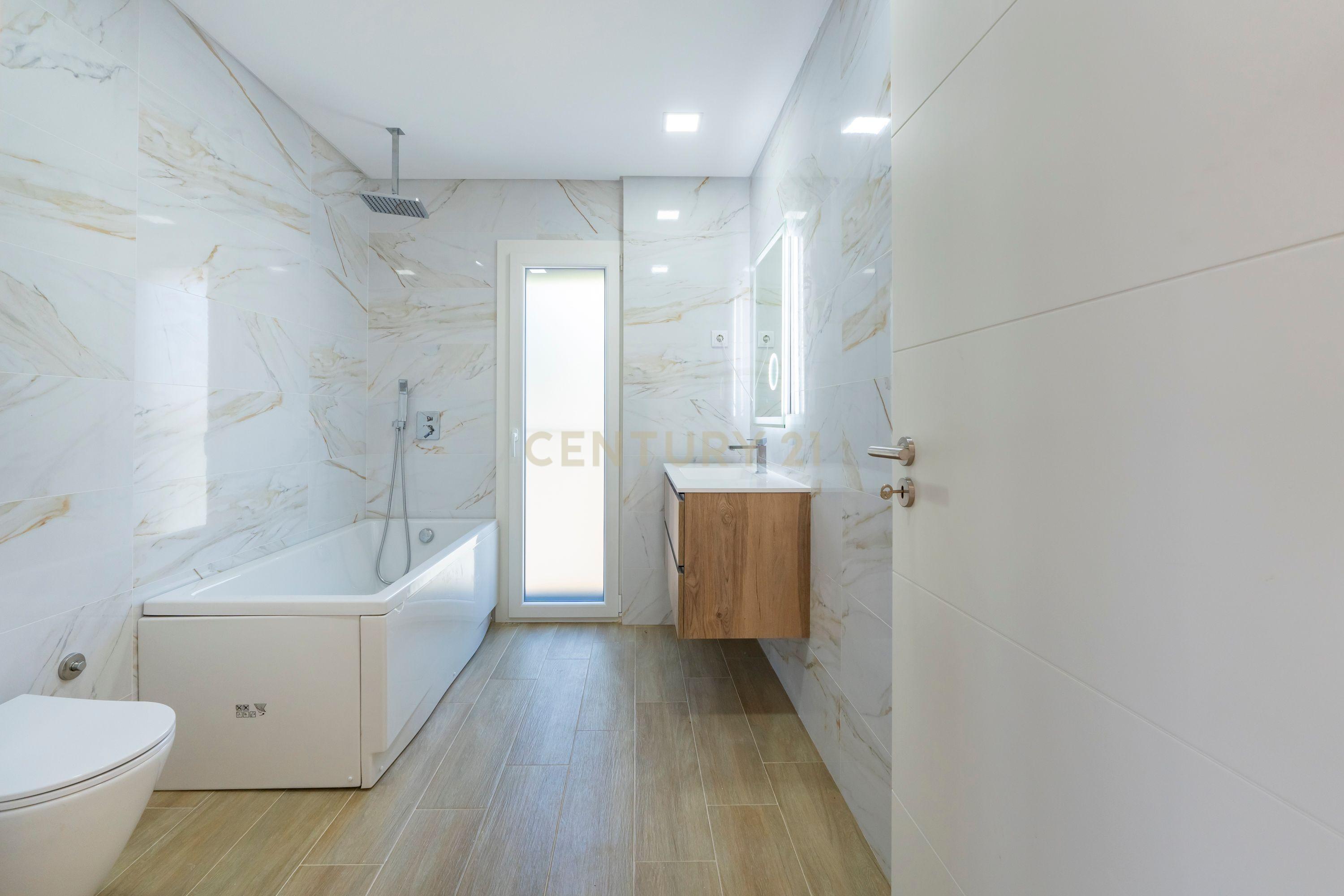 Moradia Moderna T4 com Terraço e Vista Rio – Santa Iria da Azóia - Image 7