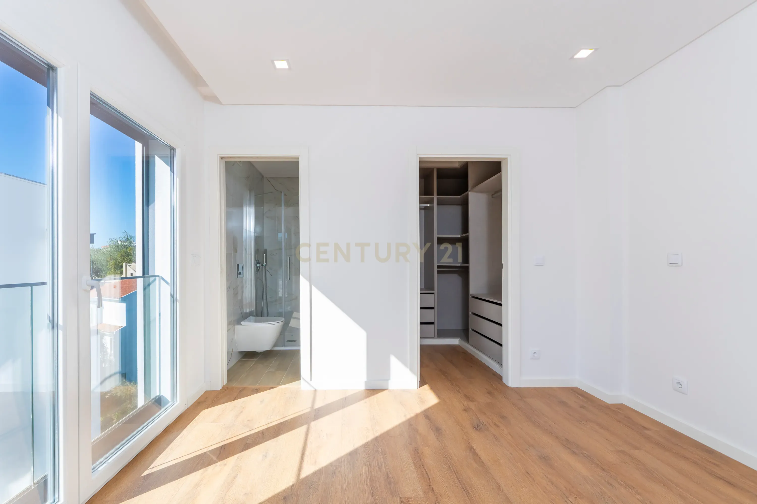 Moradia Moderna T4 com Terraço e Vista Rio – Santa Iria da Azóia - Image 15