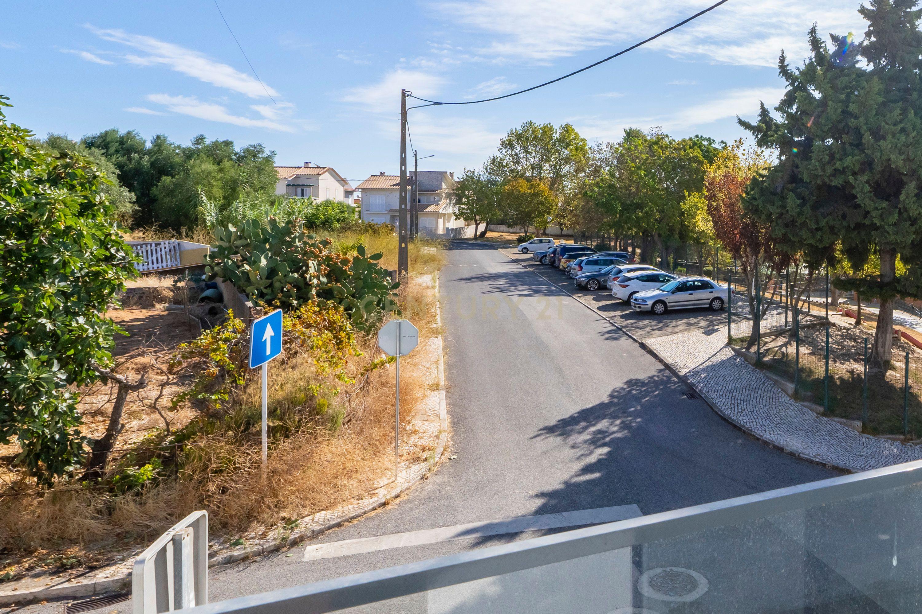 Moradia Moderna T4 com Terraço e Vista Rio – Santa Iria da Azóia - Image 24