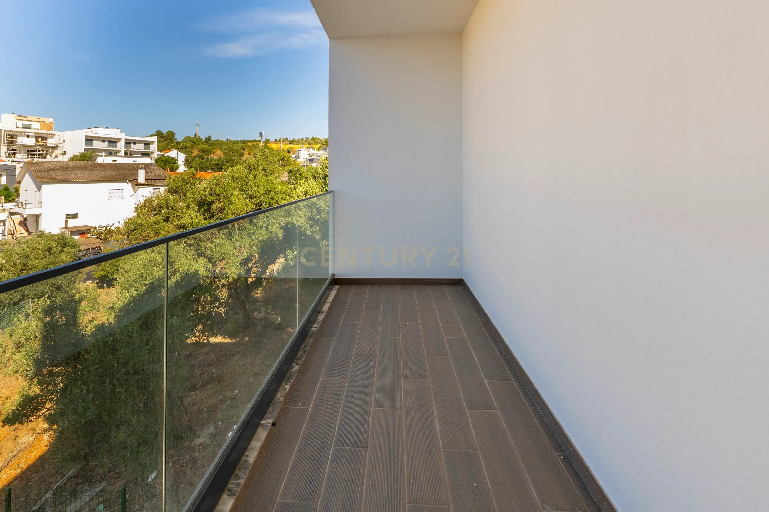 Moradia Moderna T4 com Terraço e Vista Rio – Santa Iria da Azóia - Image 44