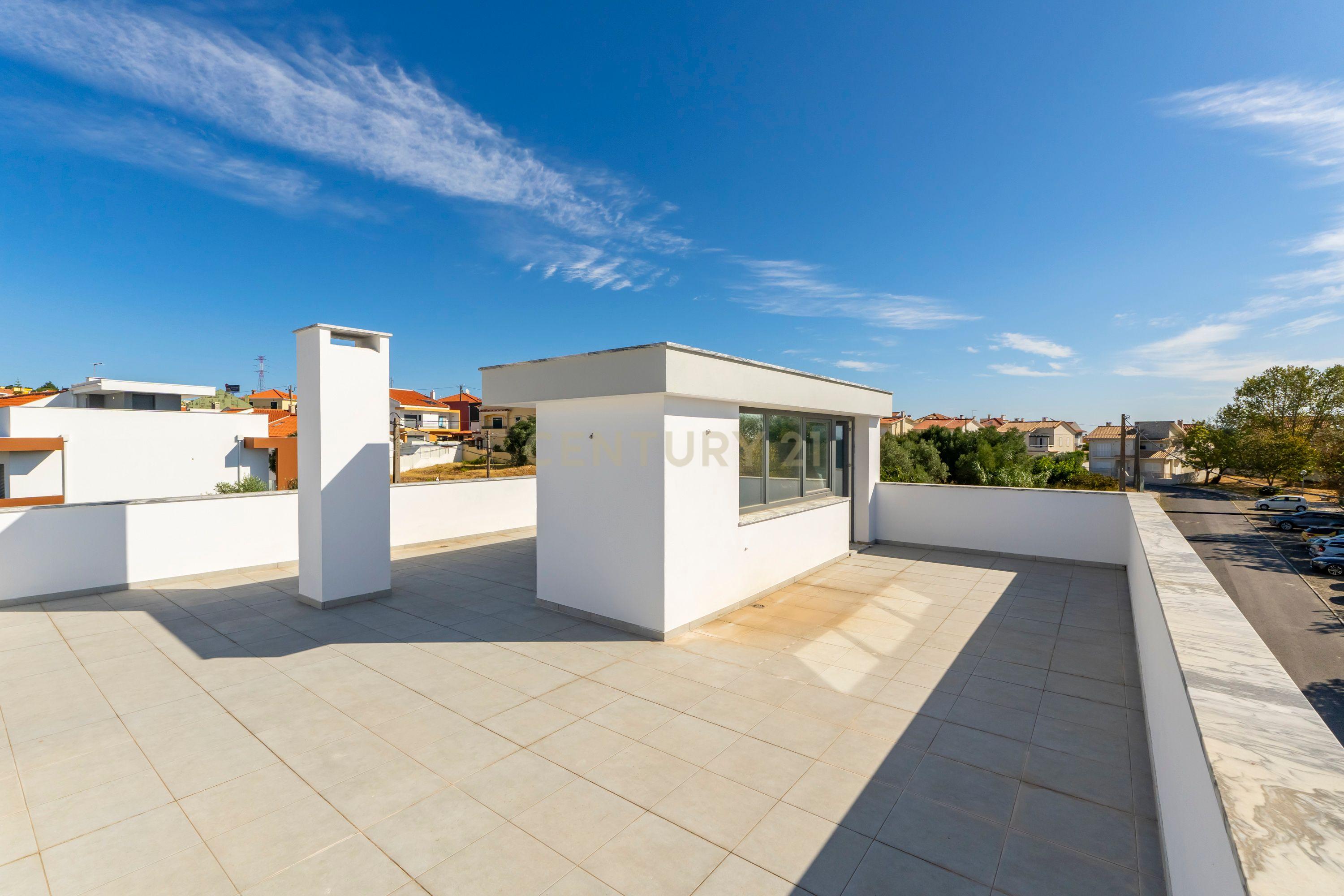 Moradia Moderna T4 com Terraço e Vista Rio – Santa Iria da Azóia - Image 34