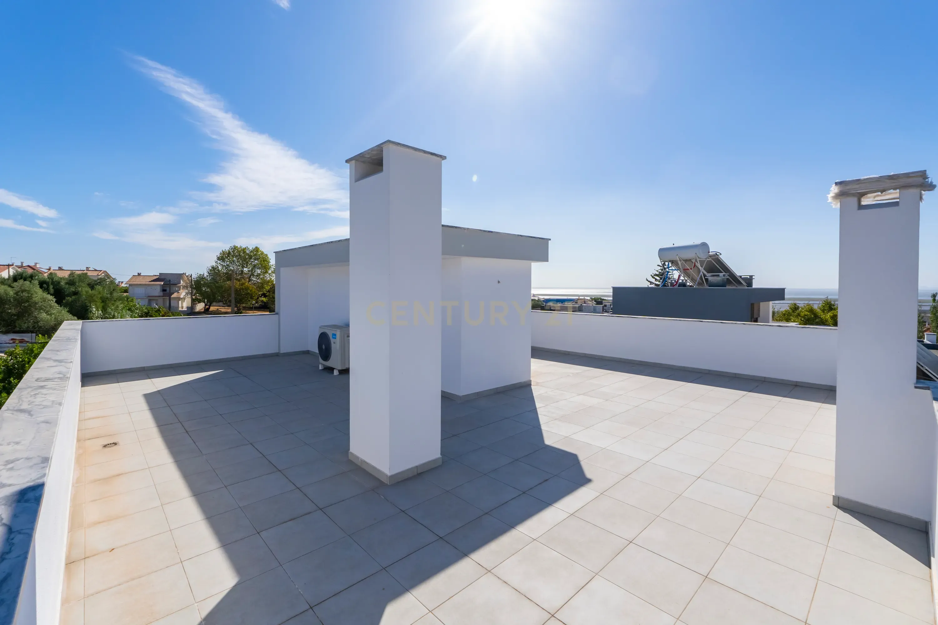 Moradia Moderna T4 com Terraço e Vista Rio – Santa Iria da Azóia - Image 35