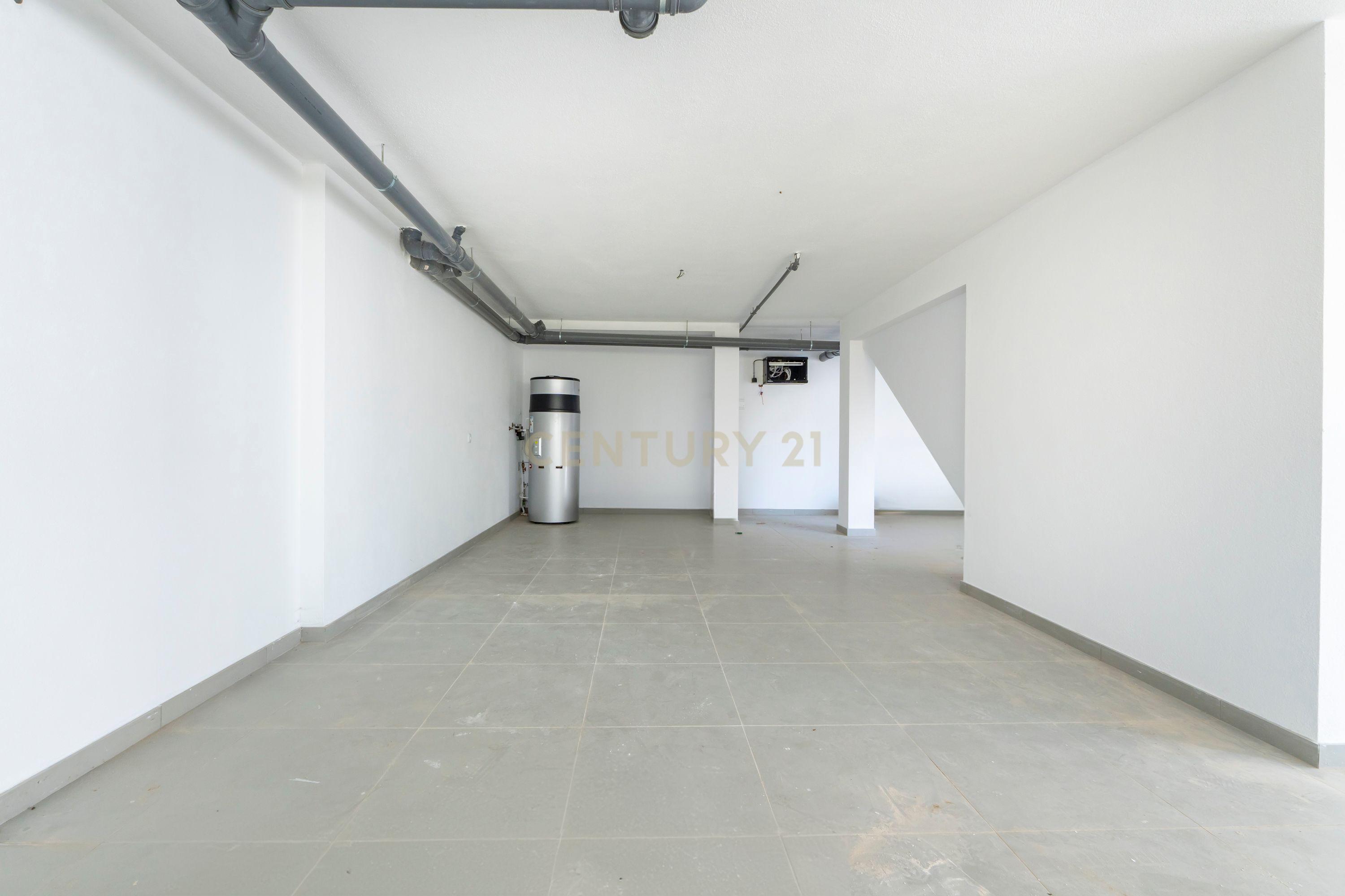 Moradia Moderna T4 com Terraço e Vista Rio – Santa Iria da Azóia - Image 37