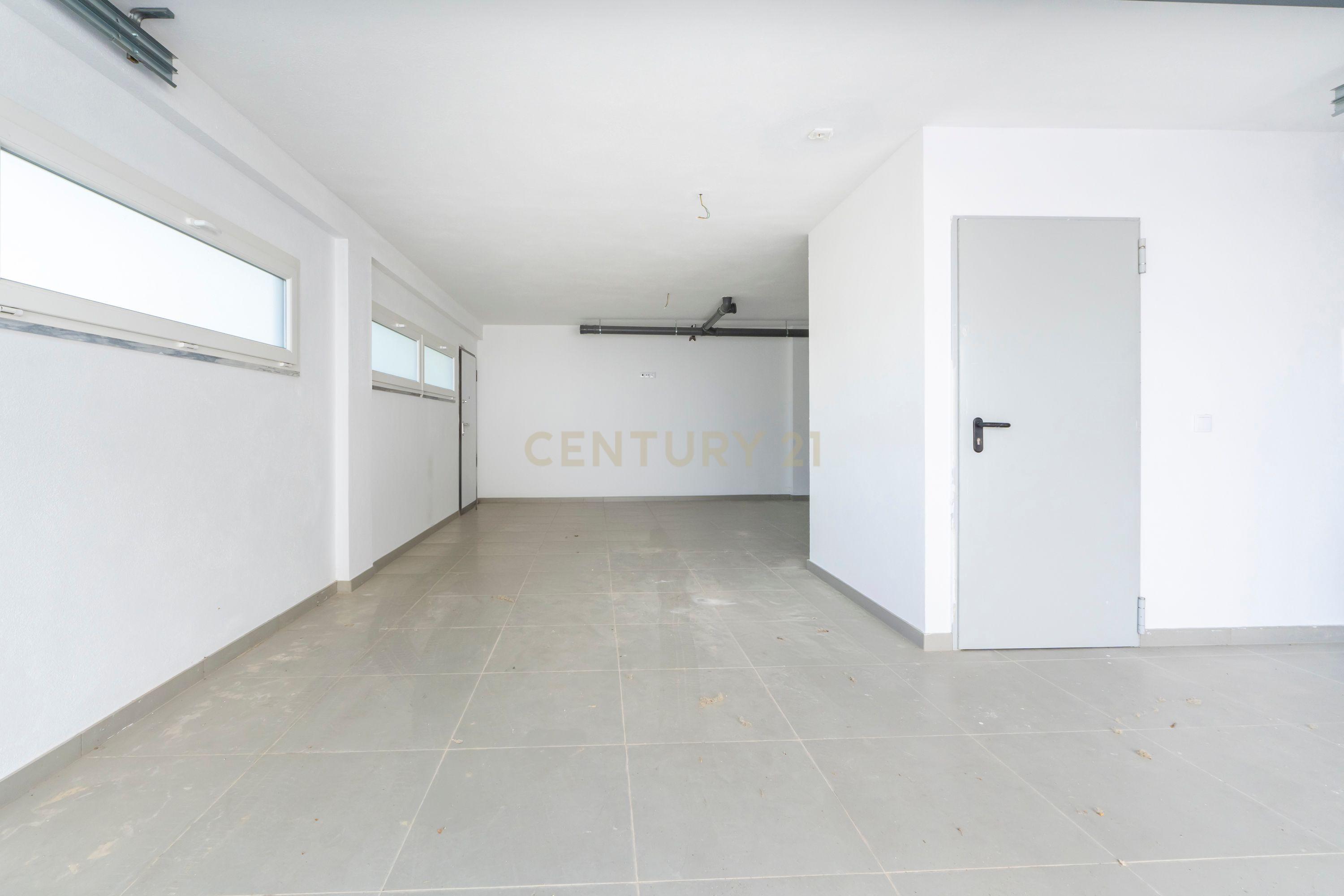 Moradia Moderna T4 com Terraço e Vista Rio – Santa Iria da Azóia - Image 38