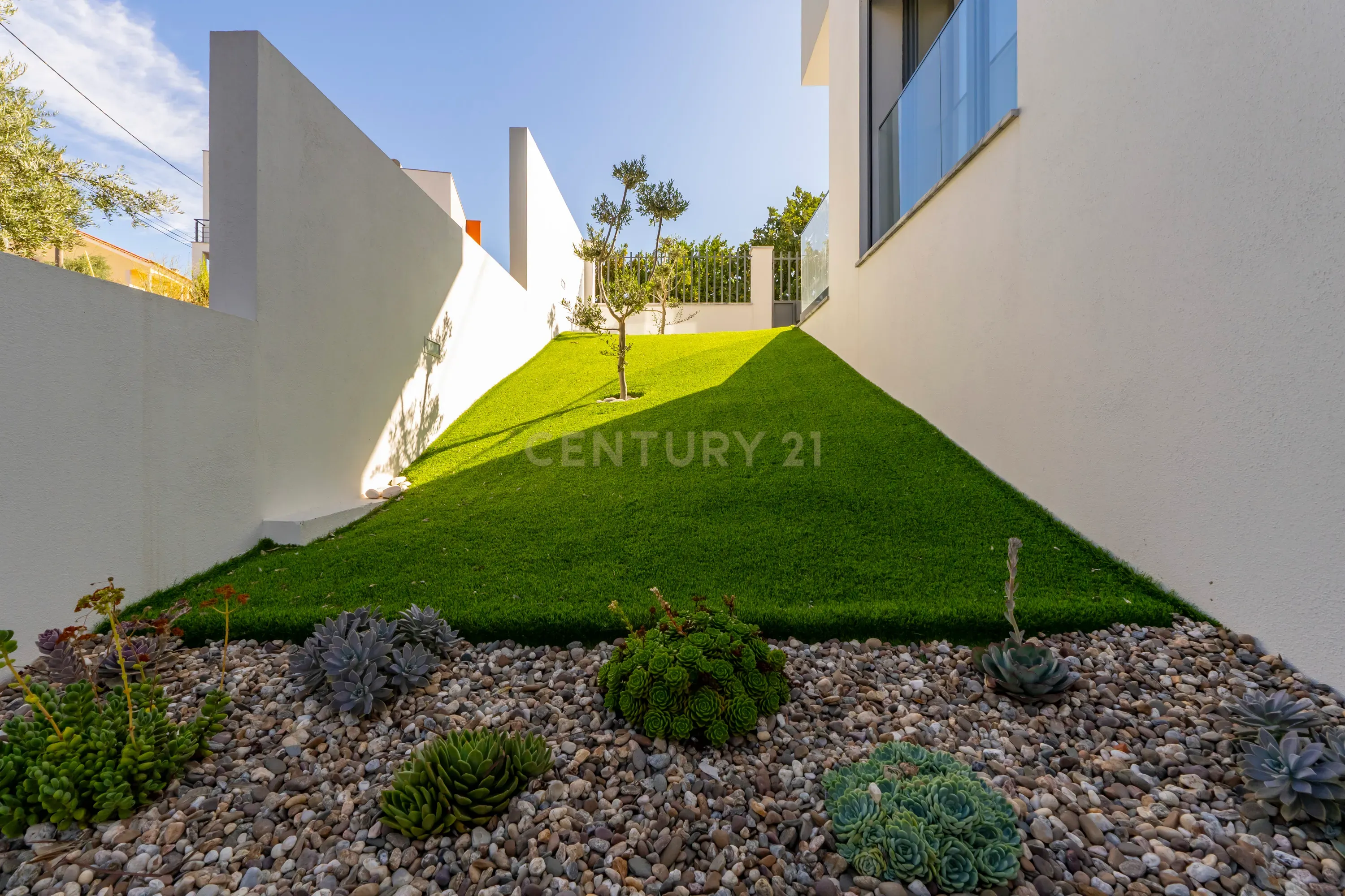 Moradia Moderna T4 com Terraço e Vista Rio – Santa Iria da Azóia - Image 41