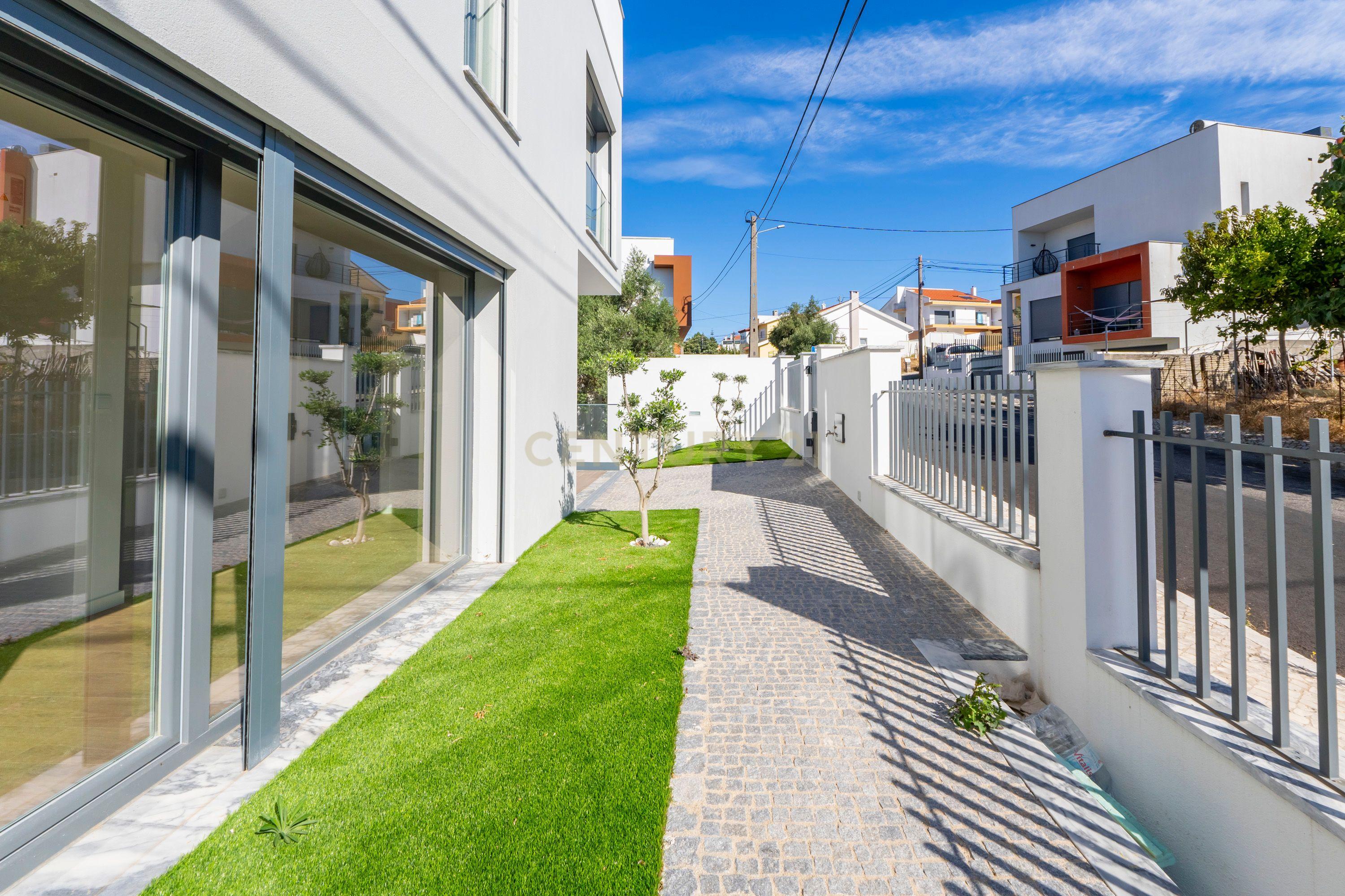 Moradia Moderna T4 com Terraço e Vista Rio – Santa Iria da Azóia - Image 47