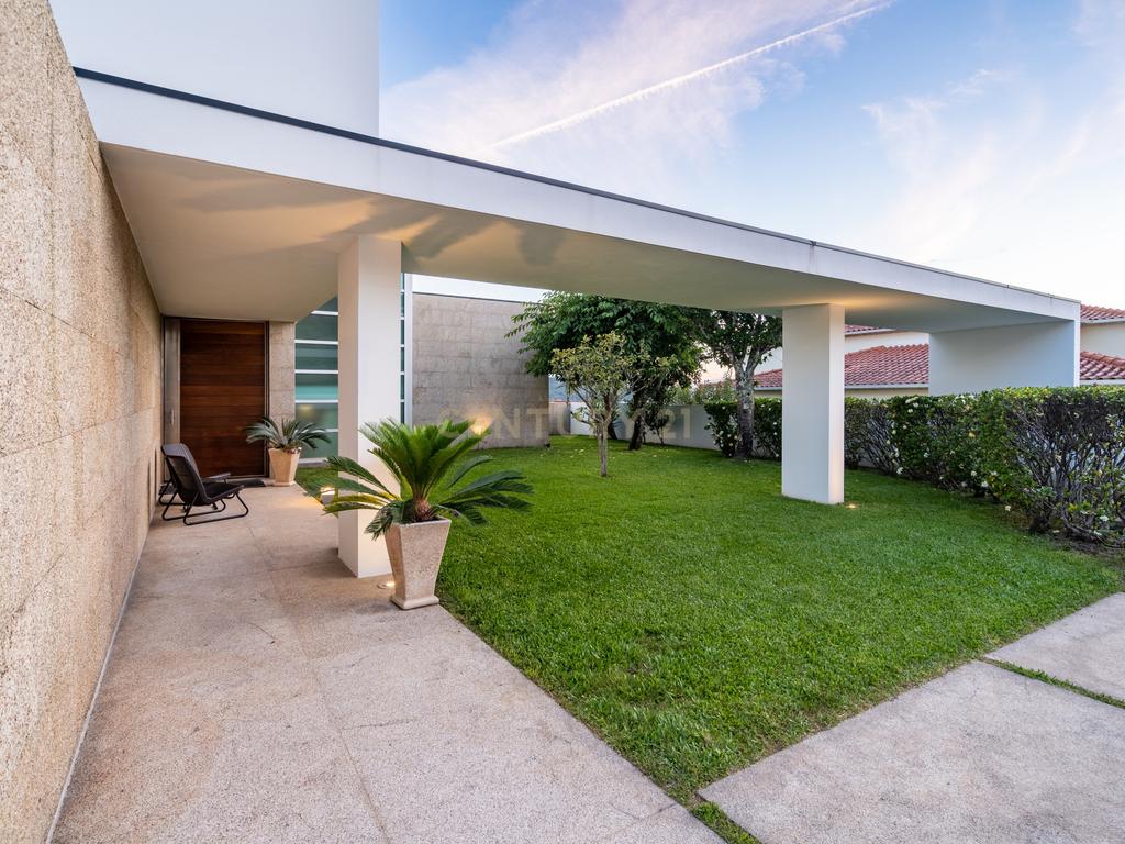 Moradia T4 com piscina - Bom Jesus - Image 52