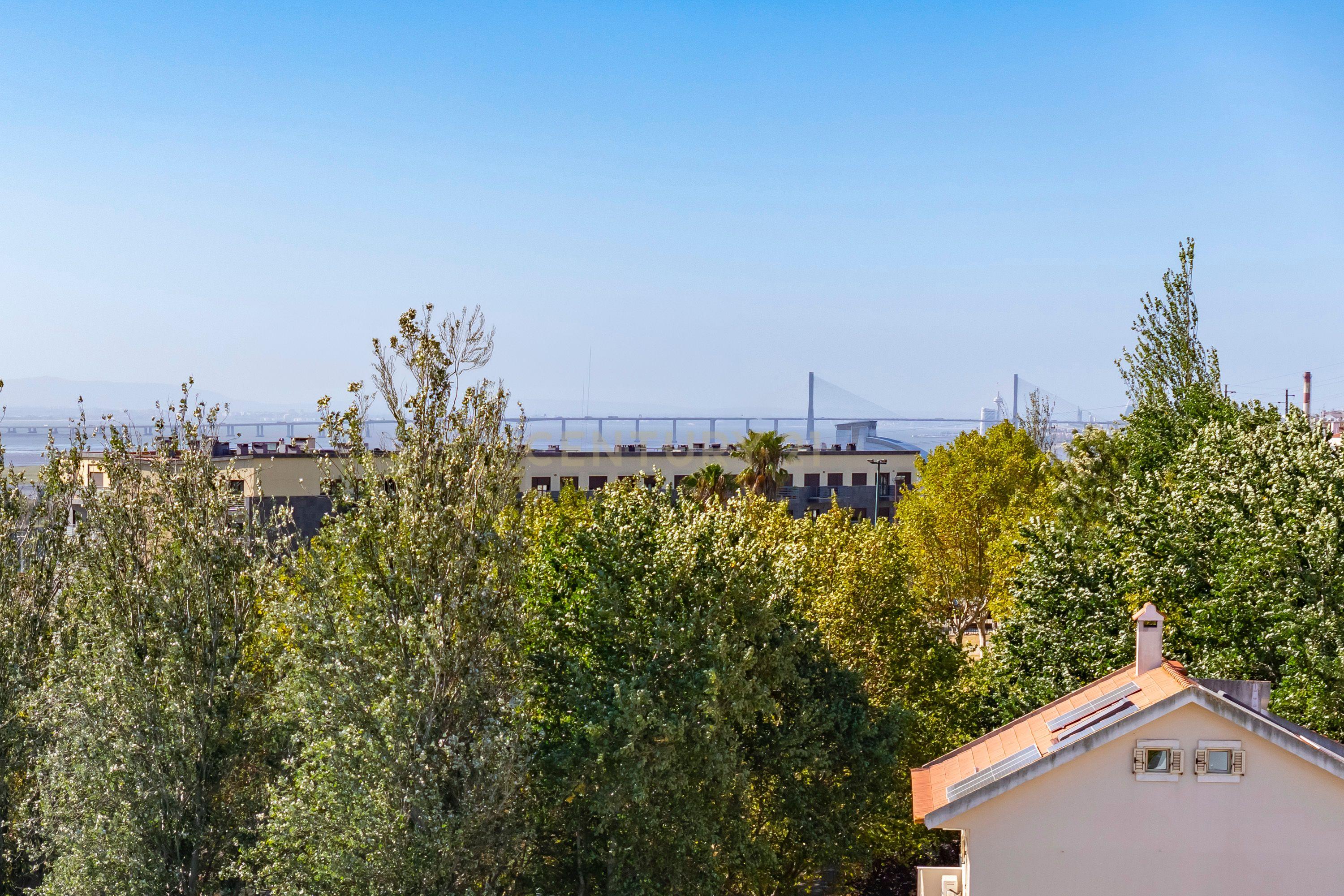 Moradia Moderna T4 com Terraço e Vista Rio – Santa Iria da Azóia - Image 52
