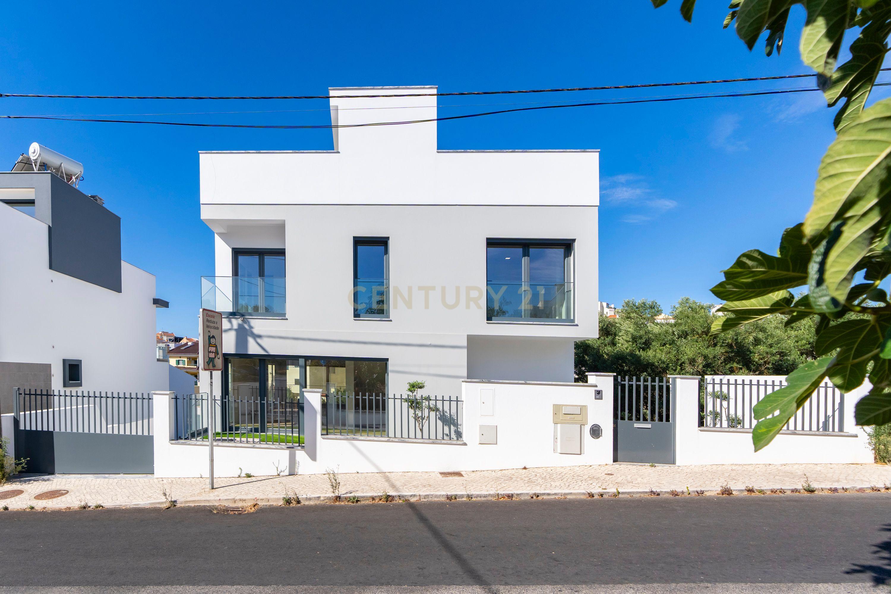 Moradia Moderna T4 com Terraço e Vista Rio – Santa Iria da Azóia - Image 56