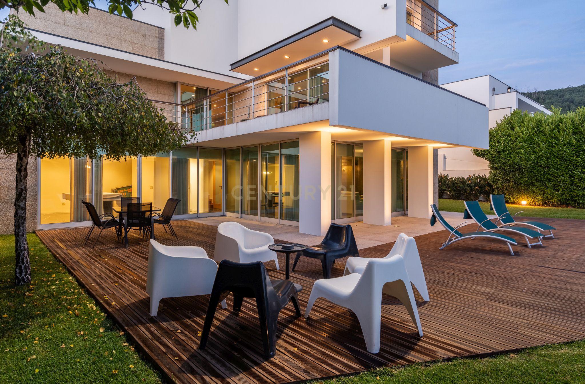 Moradia T4 com piscina - Bom Jesus - Image 8