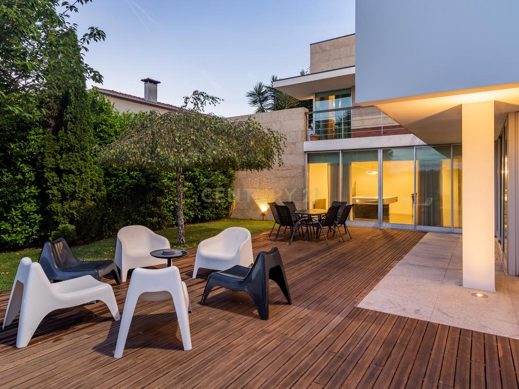 Moradia T4 com piscina - Bom Jesus - Image 9
