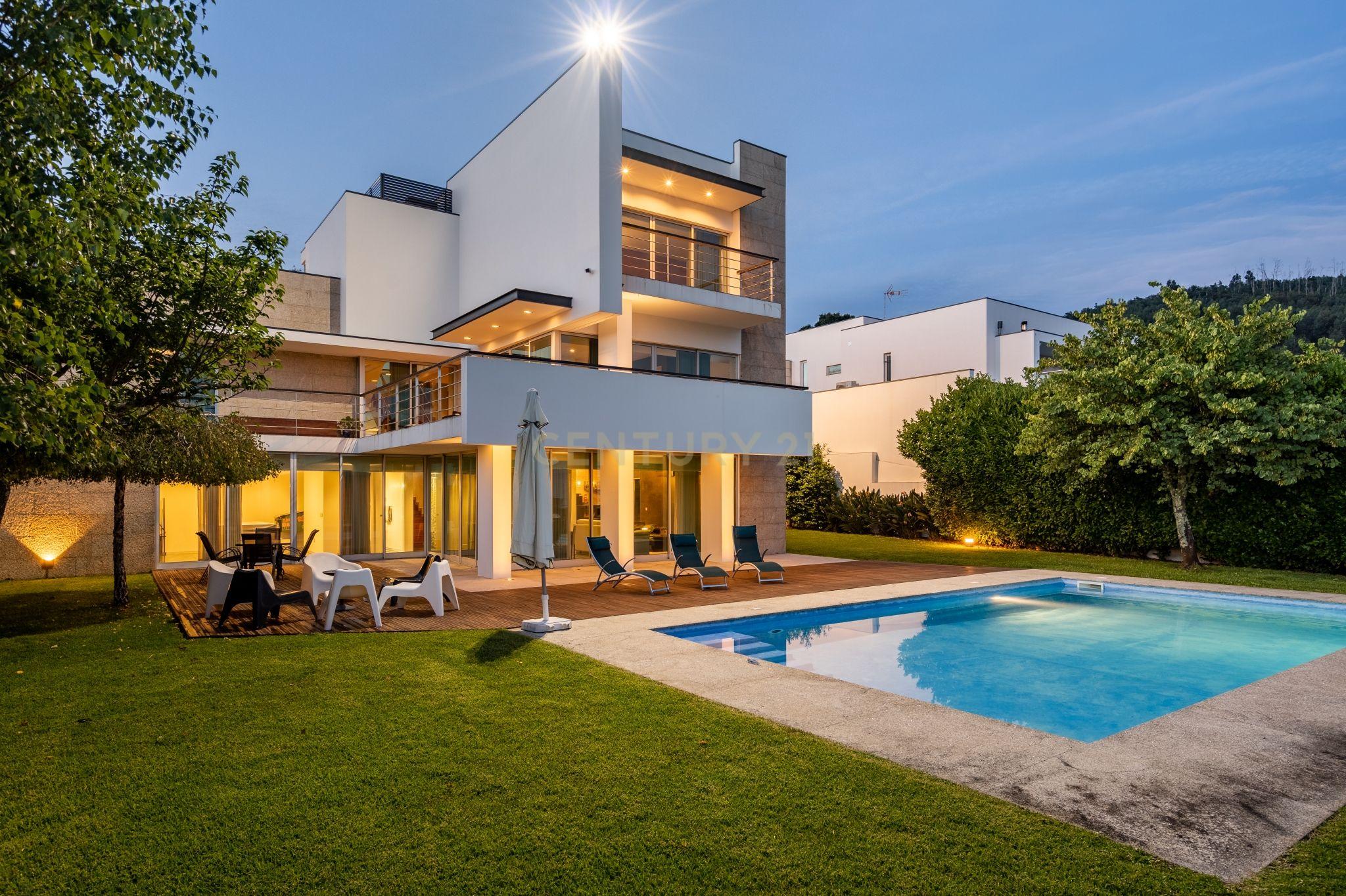 Moradia T4 com piscina - Bom Jesus - Image 1