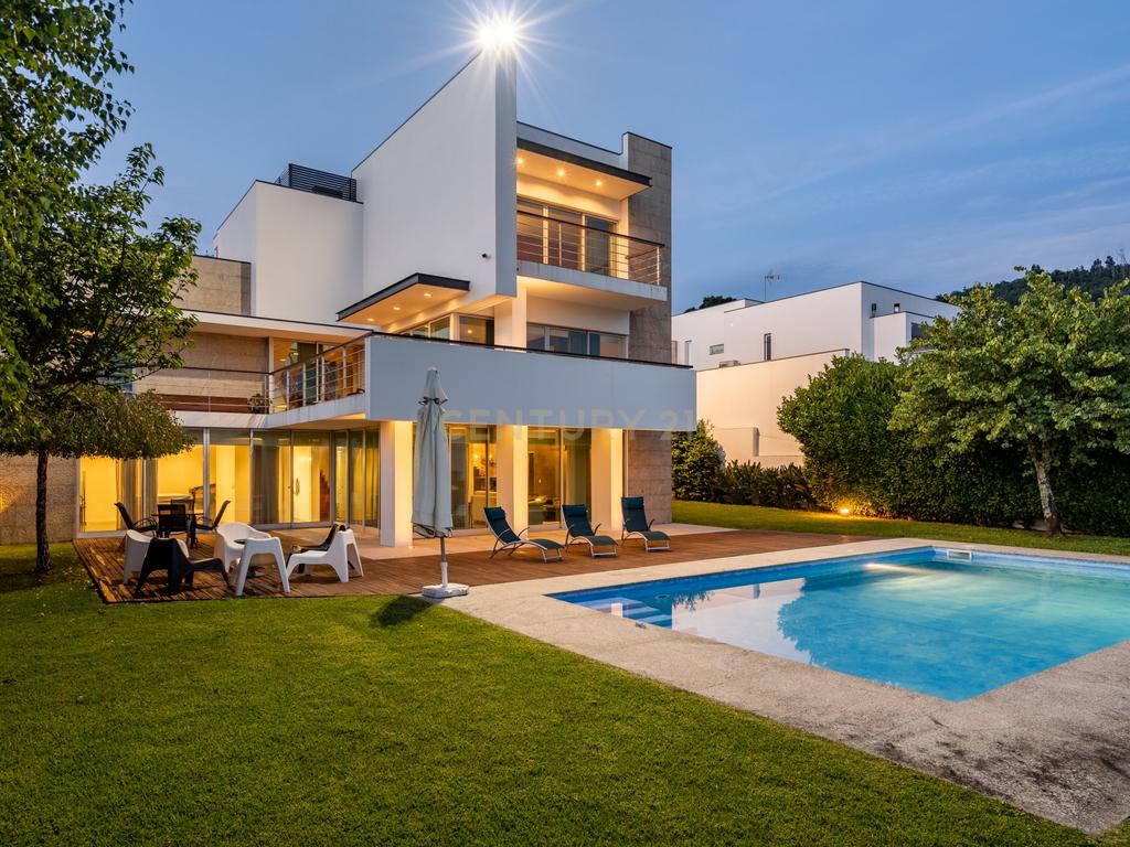 Moradia T4 com piscina - Bom Jesus - Image 1