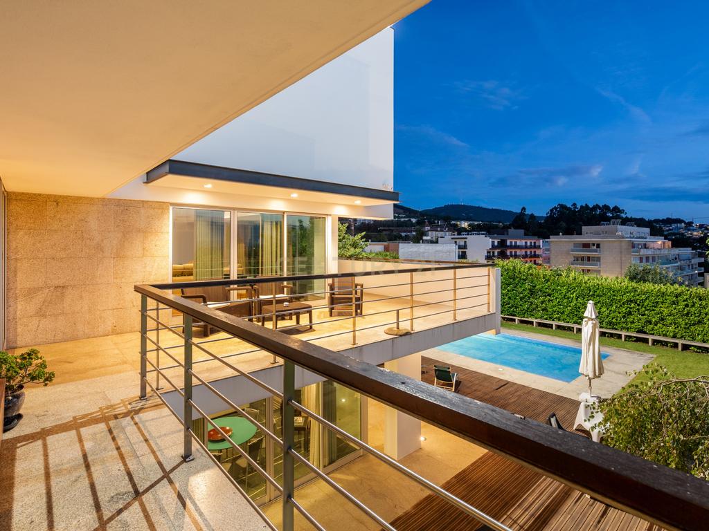 Moradia T4 com piscina - Bom Jesus - Image 5