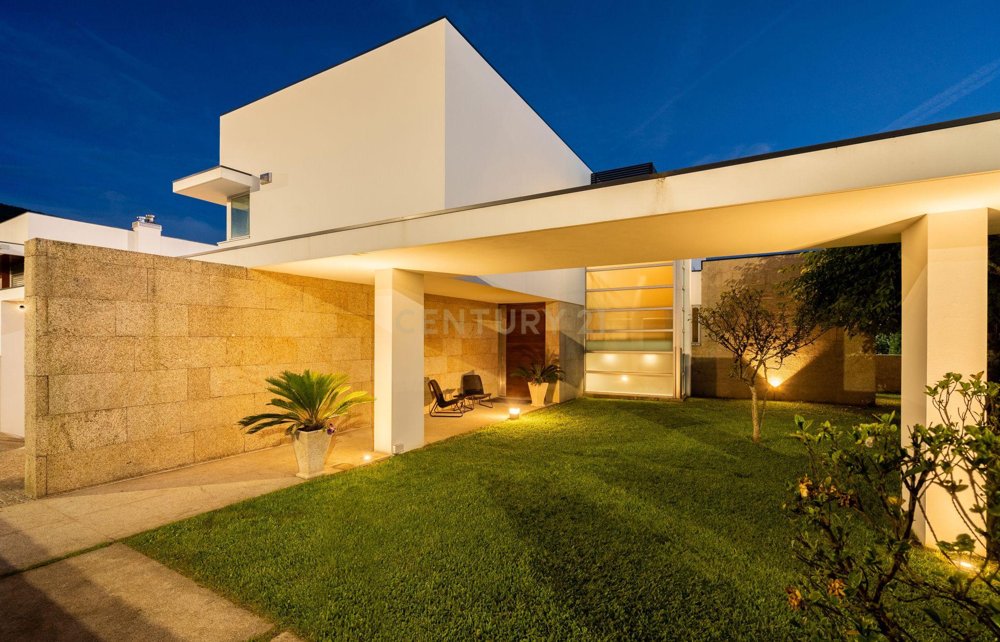 Moradia T4 com piscina - Bom Jesus - Image 3