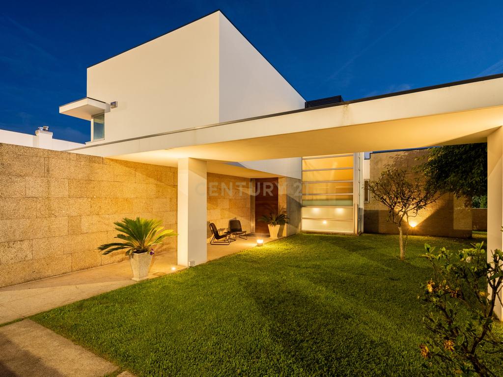 Moradia T4 com piscina - Bom Jesus - Image 3