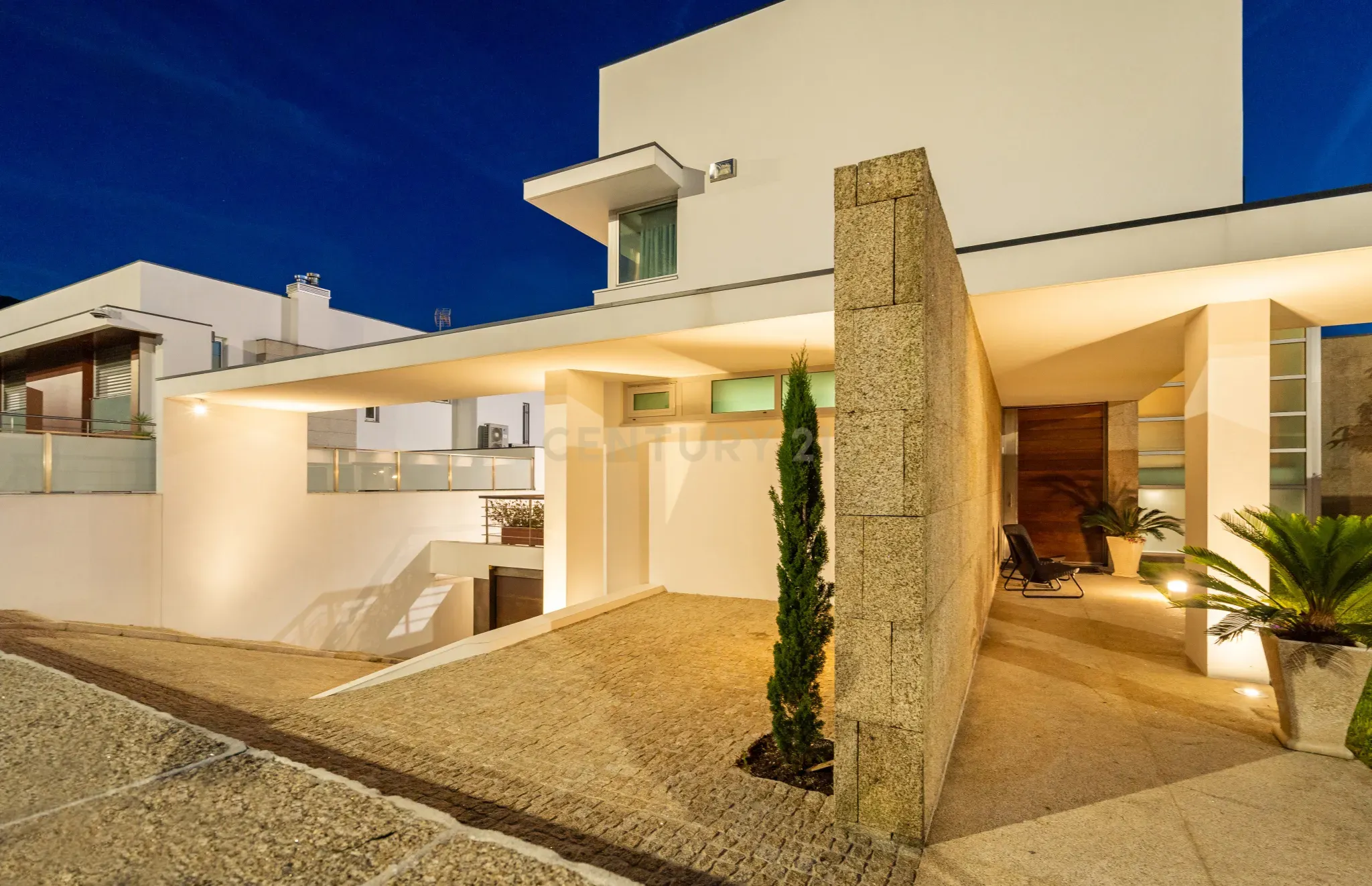 Moradia T4 com piscina - Bom Jesus - Image 11