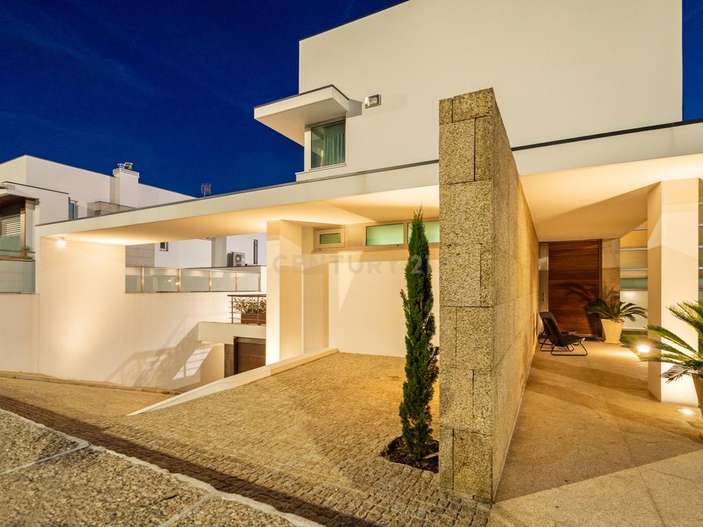 Moradia T4 com piscina - Bom Jesus - Image 11