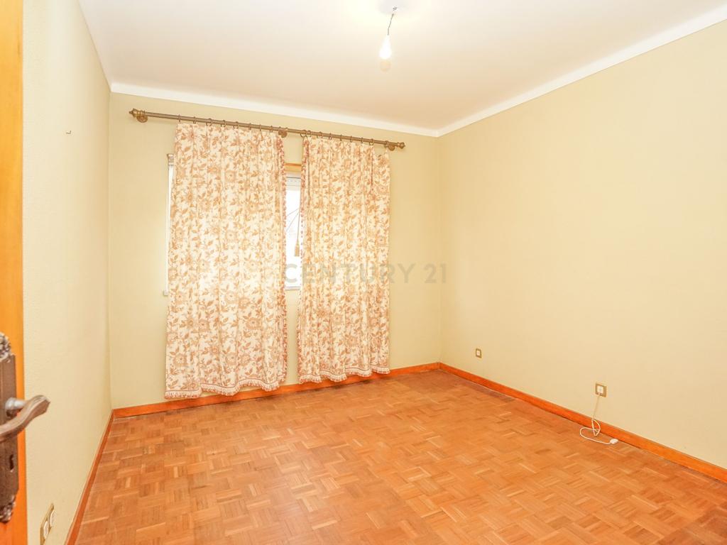 Moradia T4 - C/ terreno - Image 27