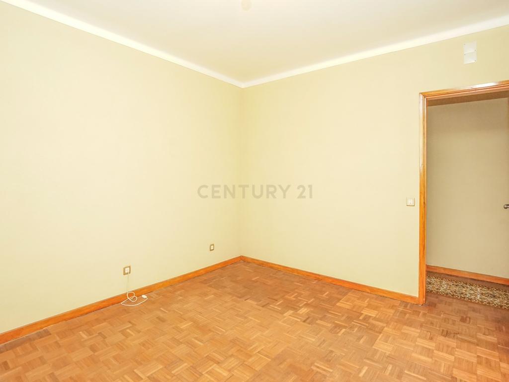 Moradia T4 - C/ terreno - Image 28