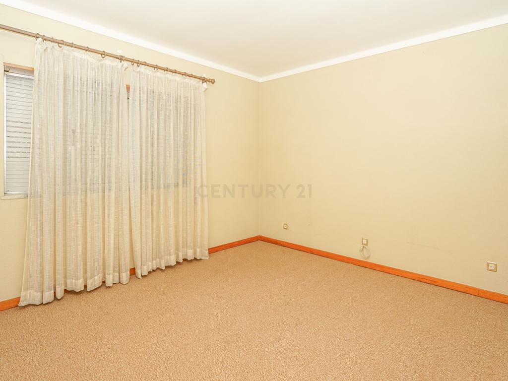 Moradia T4 - C/ terreno - Image 32