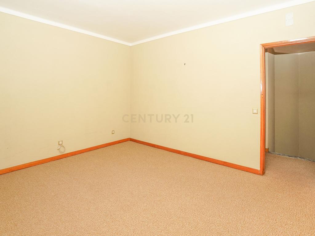 Moradia T4 - C/ terreno - Image 33